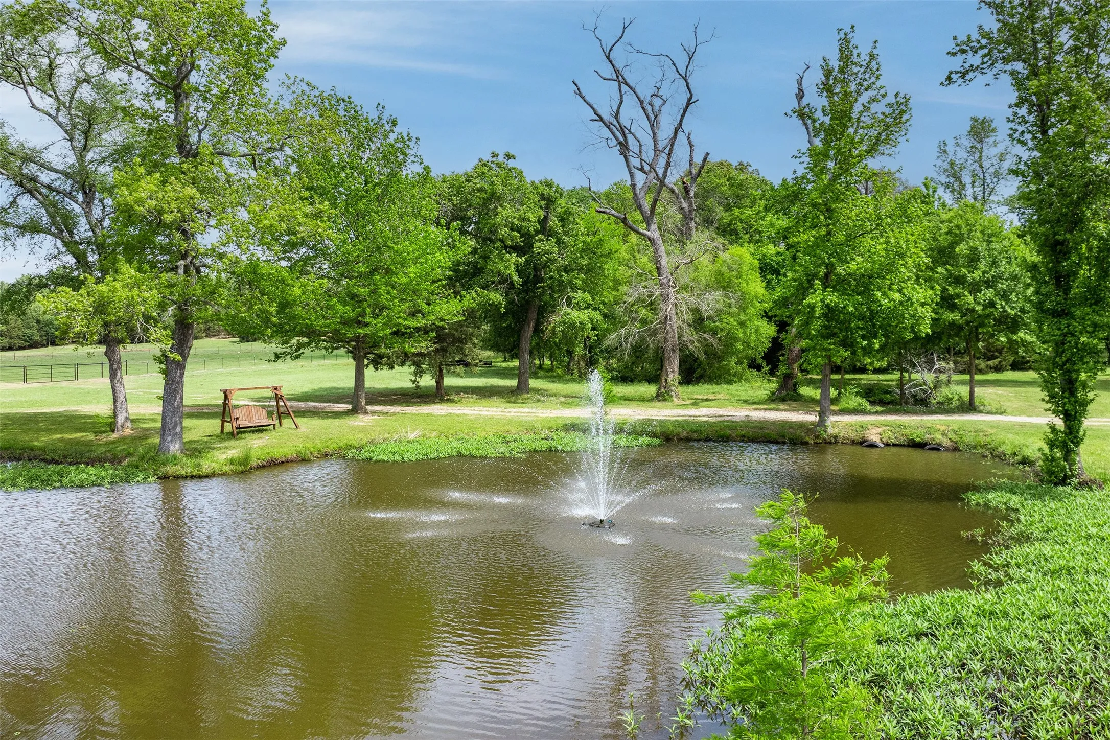 Farm For Sale in Van Zandt County , 350 FM 1256, Eustace, Texas 75124, 2 Bedroom, 2 Bathroom, Garage spaces, 1,680 Sqft, built in 1987, Preowned, mls#21253592, Real Estate Agent in Eustace, Homes For Sale in Van Zandt county, Homes For Sale in Eustace, Realtor in Eustace Texas, Real Estate Brokerage Independent Realty Texas, Luminita Cordes Realtor