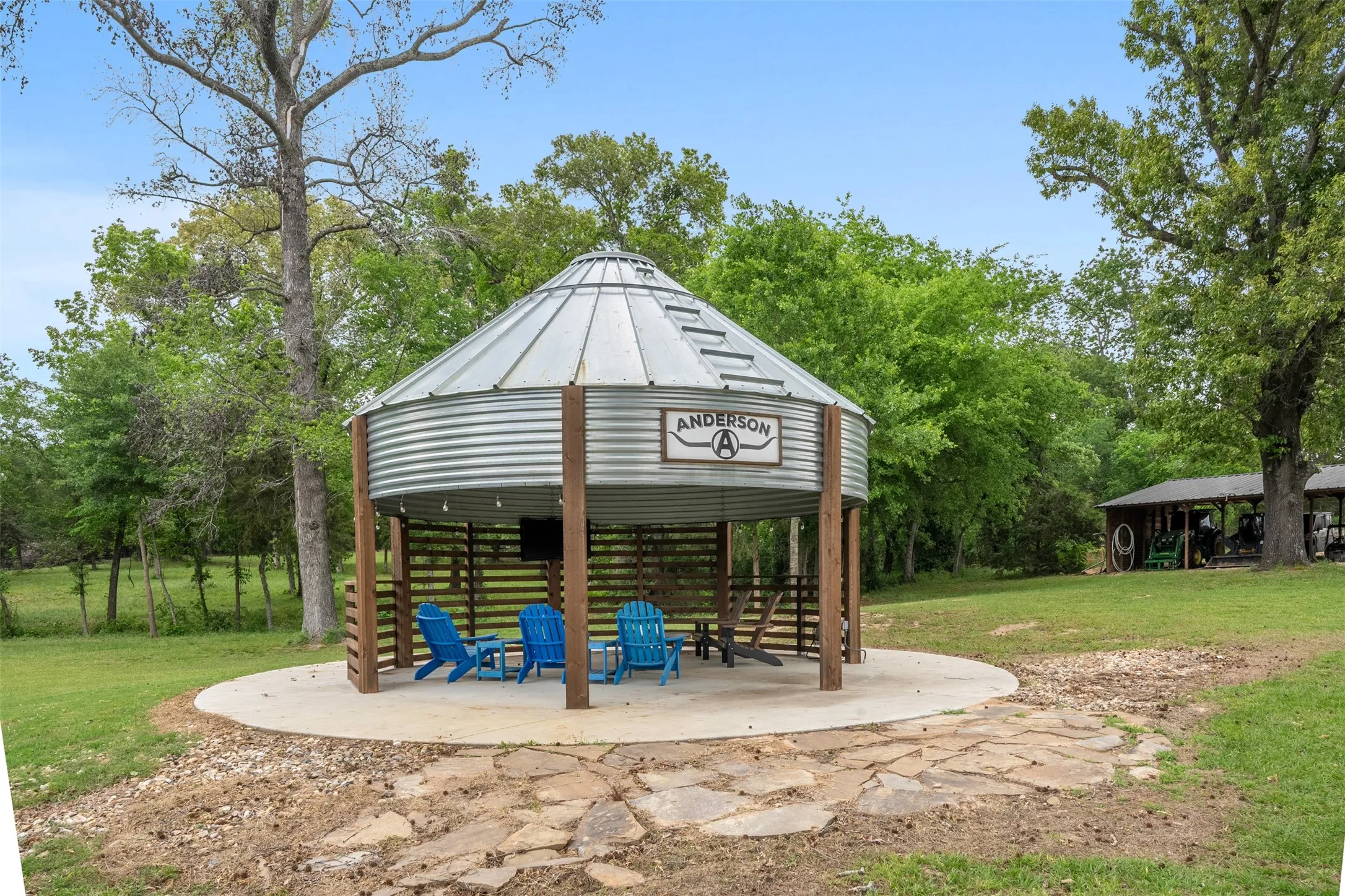 Farm For Sale in Van Zandt County , 350 FM 1256, Eustace, Texas 75124, 2 Bedroom, 2 Bathroom, Garage spaces, 1,680 Sqft, built in 1987, Preowned, mls#21253592, Real Estate Agent in Eustace, Homes For Sale in Van Zandt county, Homes For Sale in Eustace, Realtor in Eustace Texas, Real Estate Brokerage Independent Realty Texas, Luminita Cordes Realtor