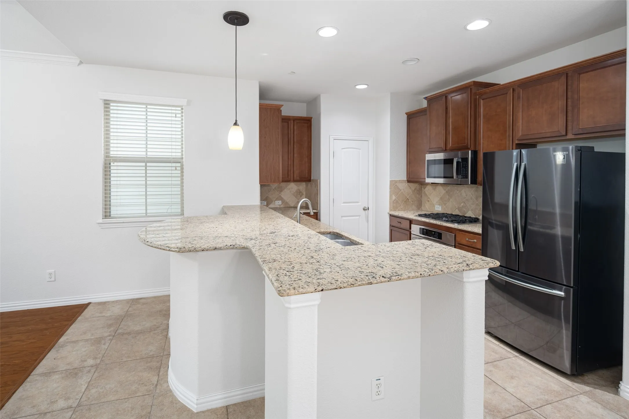 Townhouse For Sale in Collin County , 1619 Southwestern Drive, Allen, Texas 75013, 2 Bedroom, 3 Bathroom, 2 Garage spaces, 1,924 Sqft, built in 2009, Preowned, mls#21248645, Real Estate Agent in Allen, Homes For Sale in Collin county, Homes For Sale in Allen, Realtor in Allen Texas, Real Estate Brokerage Independent Realty Texas, Luminita Cordes Realtor