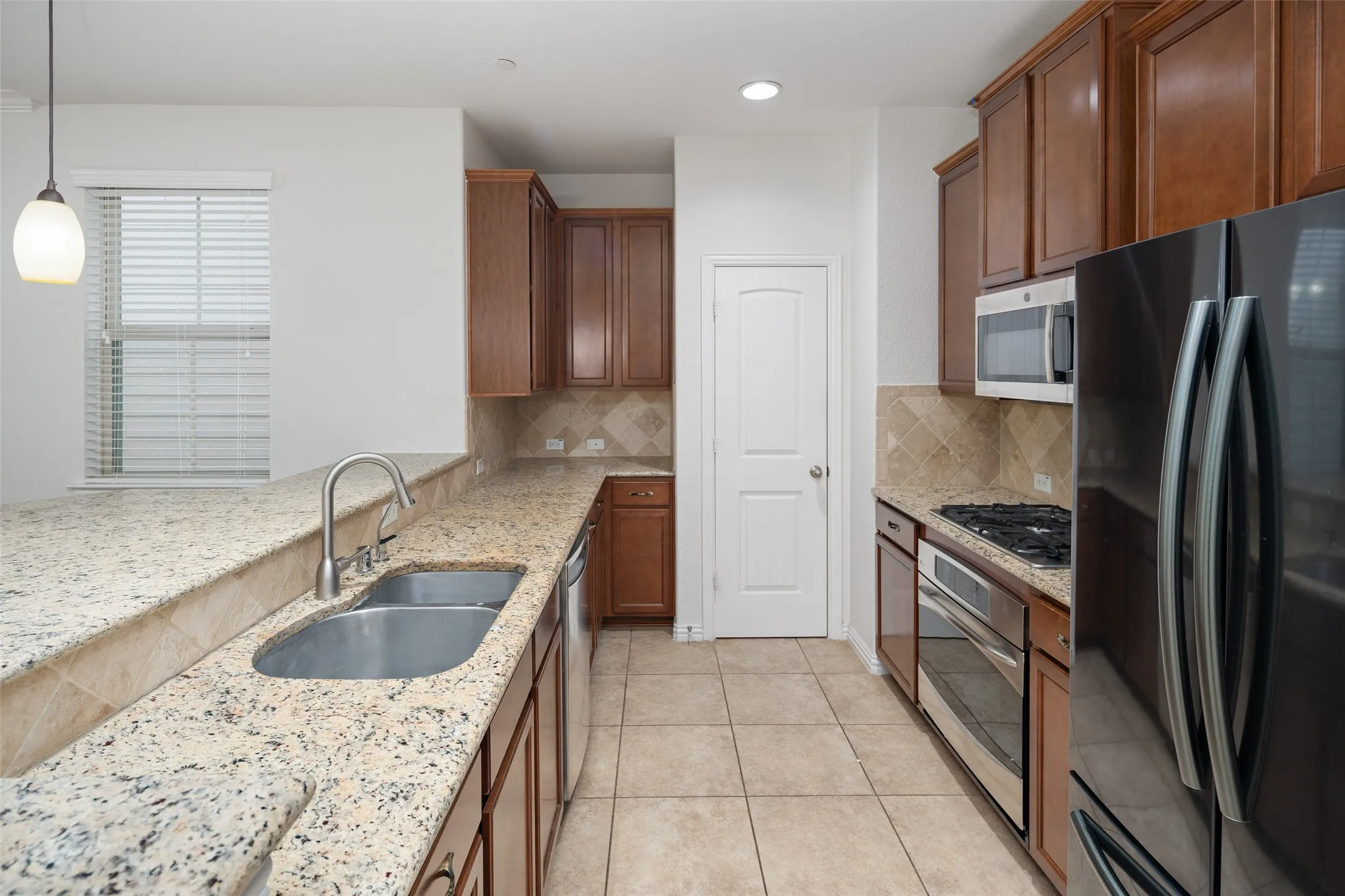 Townhouse For Sale in Collin County , 1619 Southwestern Drive, Allen, Texas 75013, 2 Bedroom, 3 Bathroom, 2 Garage spaces, 1,924 Sqft, built in 2009, Preowned, mls#21248645, Real Estate Agent in Allen, Homes For Sale in Collin county, Homes For Sale in Allen, Realtor in Allen Texas, Real Estate Brokerage Independent Realty Texas, Luminita Cordes Realtor