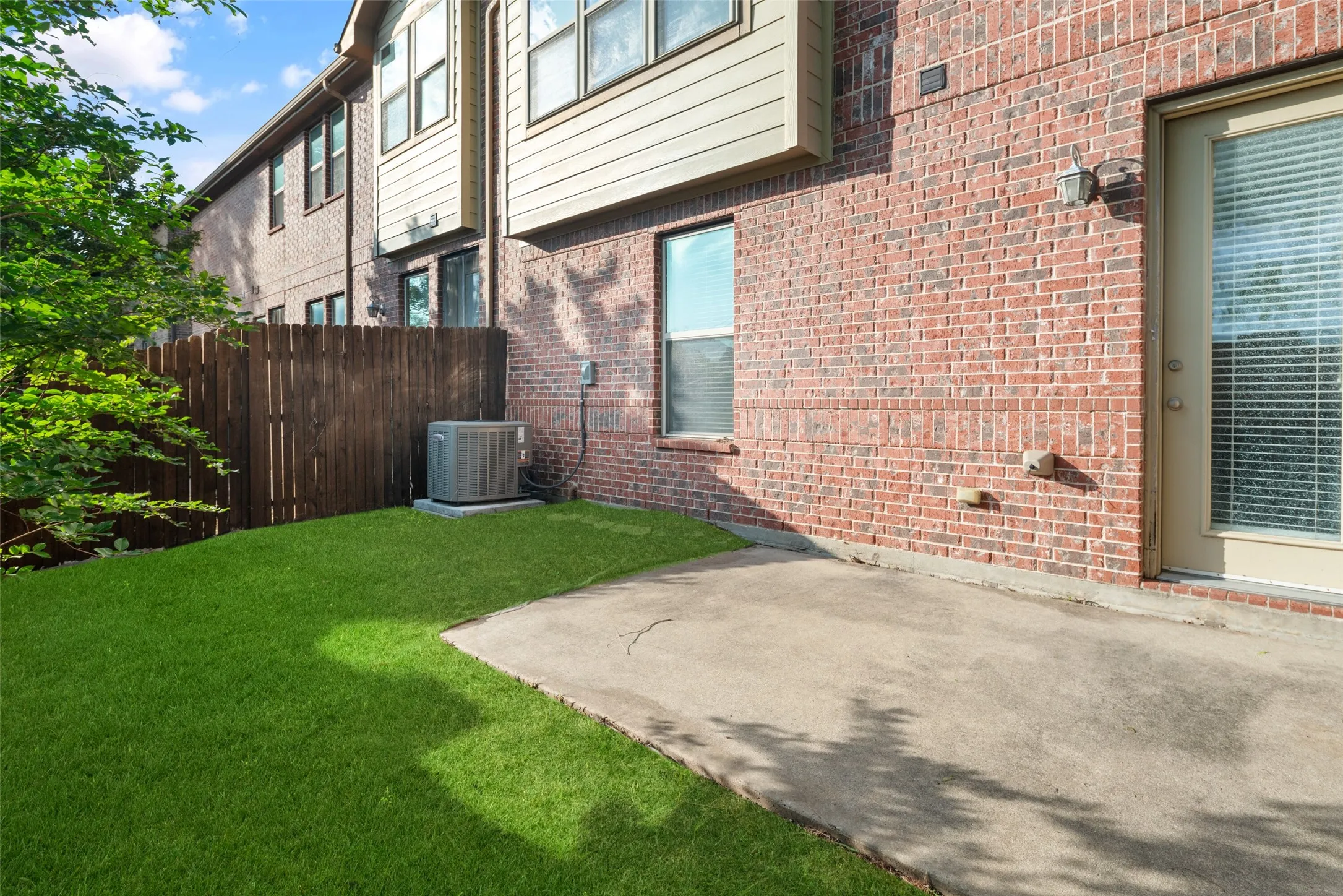Townhouse For Sale in Collin County , 1619 Southwestern Drive, Allen, Texas 75013, 2 Bedroom, 3 Bathroom, 2 Garage spaces, 1,924 Sqft, built in 2009, Preowned, mls#21248645, Real Estate Agent in Allen, Homes For Sale in Collin county, Homes For Sale in Allen, Realtor in Allen Texas, Real Estate Brokerage Independent Realty Texas, Luminita Cordes Realtor