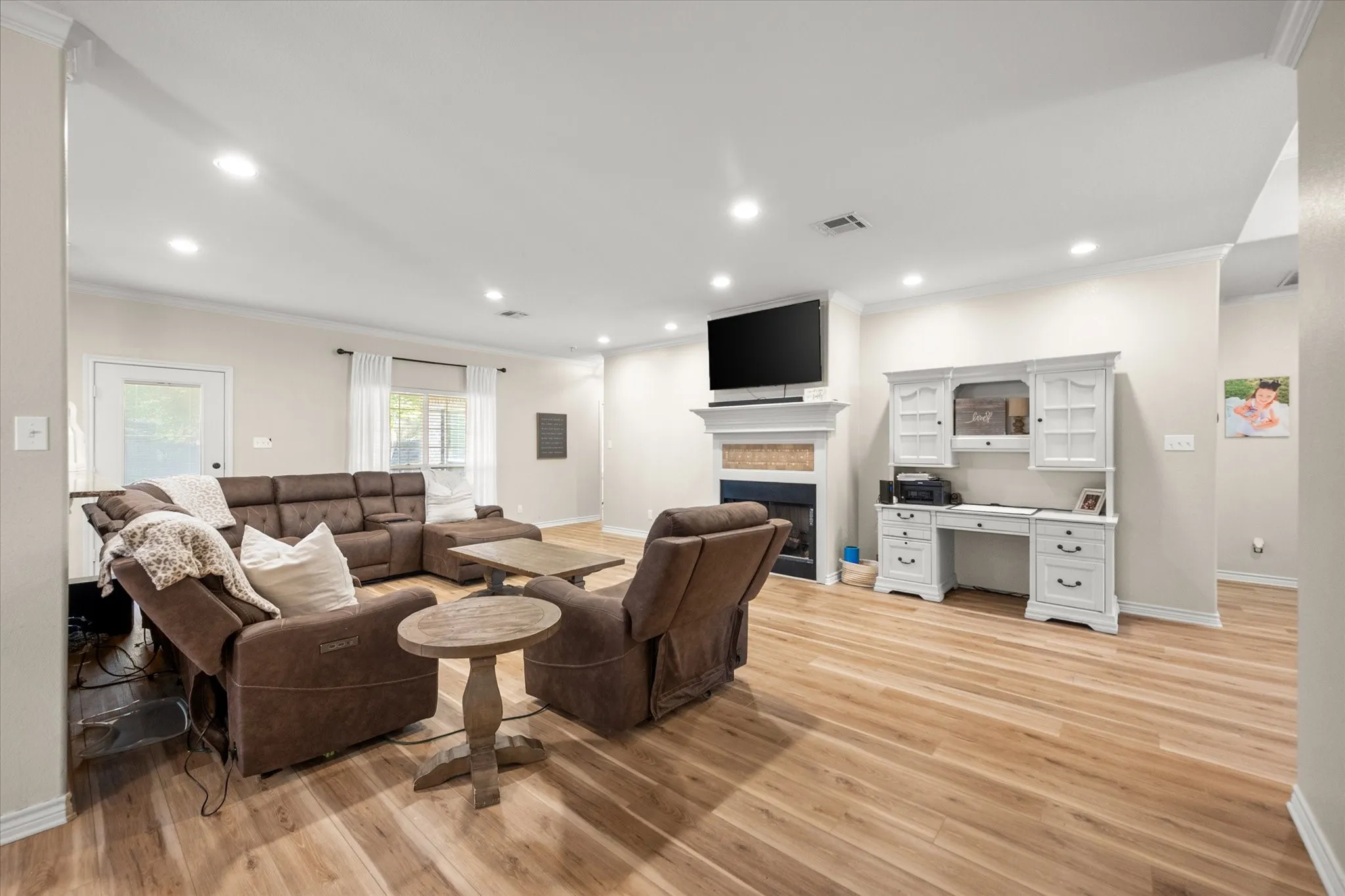 Single Family Residence For Sale in Navarro County , 2629 Fish Tank Road, Corsicana, Texas 75110, 3 Bedroom, 2 Bathroom, 2 Garage spaces, 1,880 Sqft, built in 2005, Preowned, mls#21242655, Real Estate Agent in Corsicana, Homes For Sale in Navarro county, Homes For Sale in Corsicana, Realtor in Corsicana Texas, Real Estate Brokerage Independent Realty Texas, Luminita Cordes Realtor