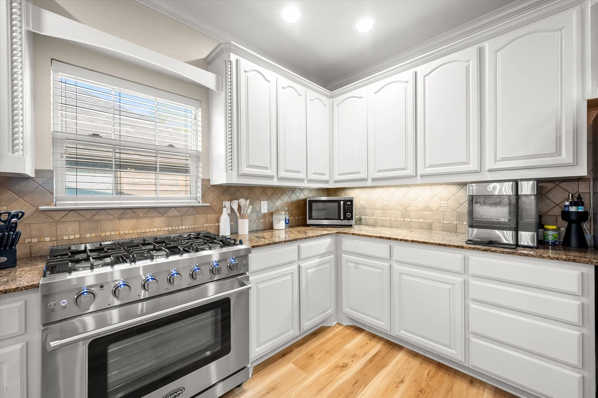 Single Family Residence For Sale in Navarro County , 2629 Fish Tank Road, Corsicana, Texas 75110, 3 Bedroom, 2 Bathroom, 2 Garage spaces, 1,880 Sqft, built in 2005, Preowned, mls#21242655, Real Estate Agent in Corsicana, Homes For Sale in Navarro county, Homes For Sale in Corsicana, Realtor in Corsicana Texas, Real Estate Brokerage Independent Realty Texas, Luminita Cordes Realtor