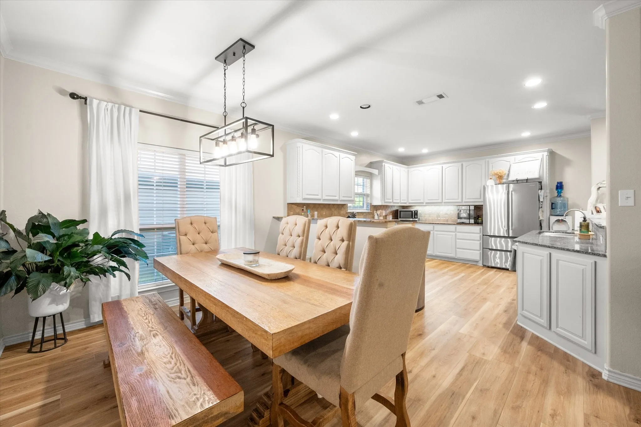 Single Family Residence For Sale in Navarro County , 2629 Fish Tank Road, Corsicana, Texas 75110, 3 Bedroom, 2 Bathroom, 2 Garage spaces, 1,880 Sqft, built in 2005, Preowned, mls#21242655, Real Estate Agent in Corsicana, Homes For Sale in Navarro county, Homes For Sale in Corsicana, Realtor in Corsicana Texas, Real Estate Brokerage Independent Realty Texas, Luminita Cordes Realtor