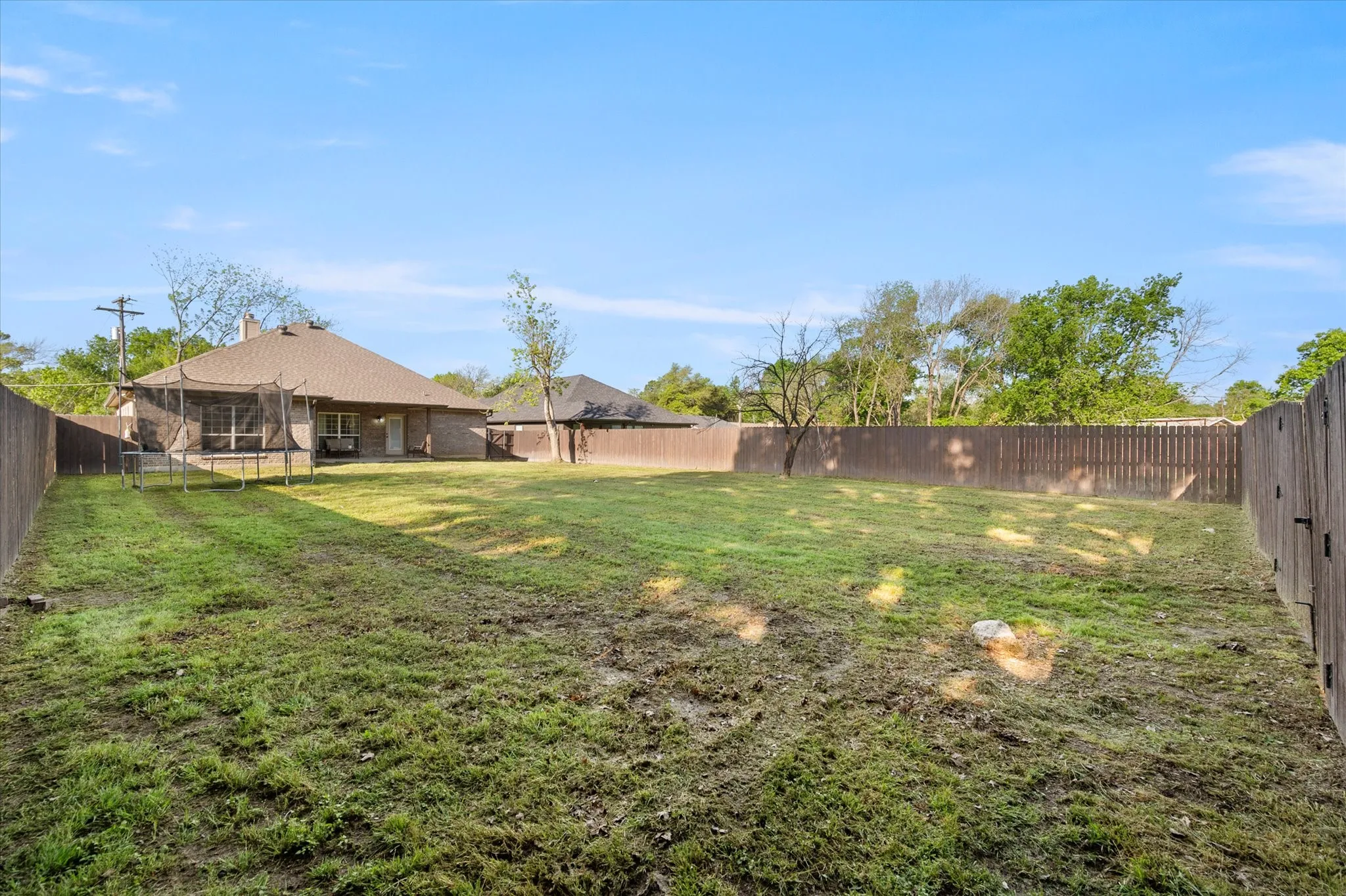Single Family Residence For Sale in Navarro County , 2629 Fish Tank Road, Corsicana, Texas 75110, 3 Bedroom, 2 Bathroom, 2 Garage spaces, 1,880 Sqft, built in 2005, Preowned, mls#21242655, Real Estate Agent in Corsicana, Homes For Sale in Navarro county, Homes For Sale in Corsicana, Realtor in Corsicana Texas, Real Estate Brokerage Independent Realty Texas, Luminita Cordes Realtor