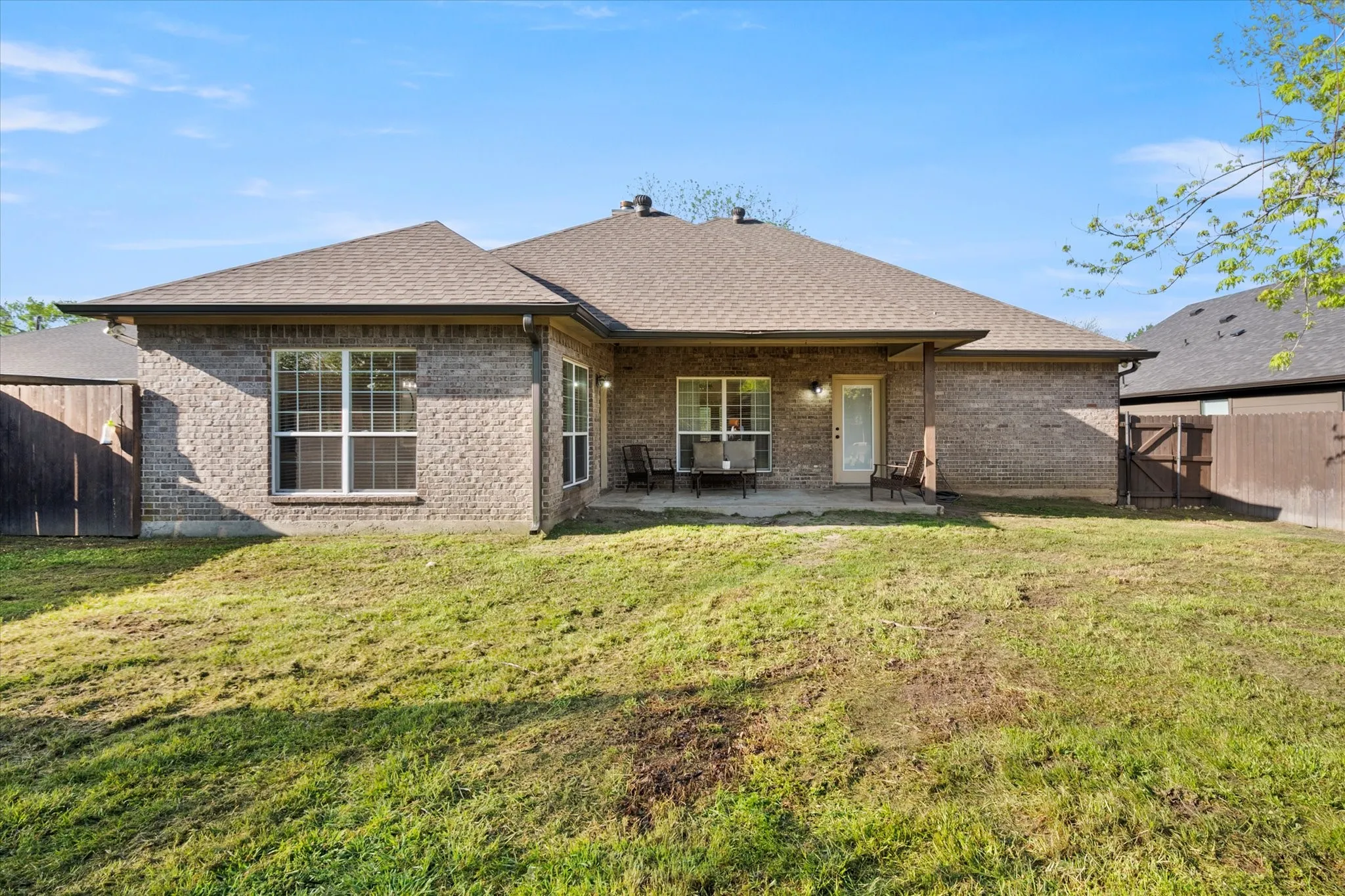 Single Family Residence For Sale in Navarro County , 2629 Fish Tank Road, Corsicana, Texas 75110, 3 Bedroom, 2 Bathroom, 2 Garage spaces, 1,880 Sqft, built in 2005, Preowned, mls#21242655, Real Estate Agent in Corsicana, Homes For Sale in Navarro county, Homes For Sale in Corsicana, Realtor in Corsicana Texas, Real Estate Brokerage Independent Realty Texas, Luminita Cordes Realtor