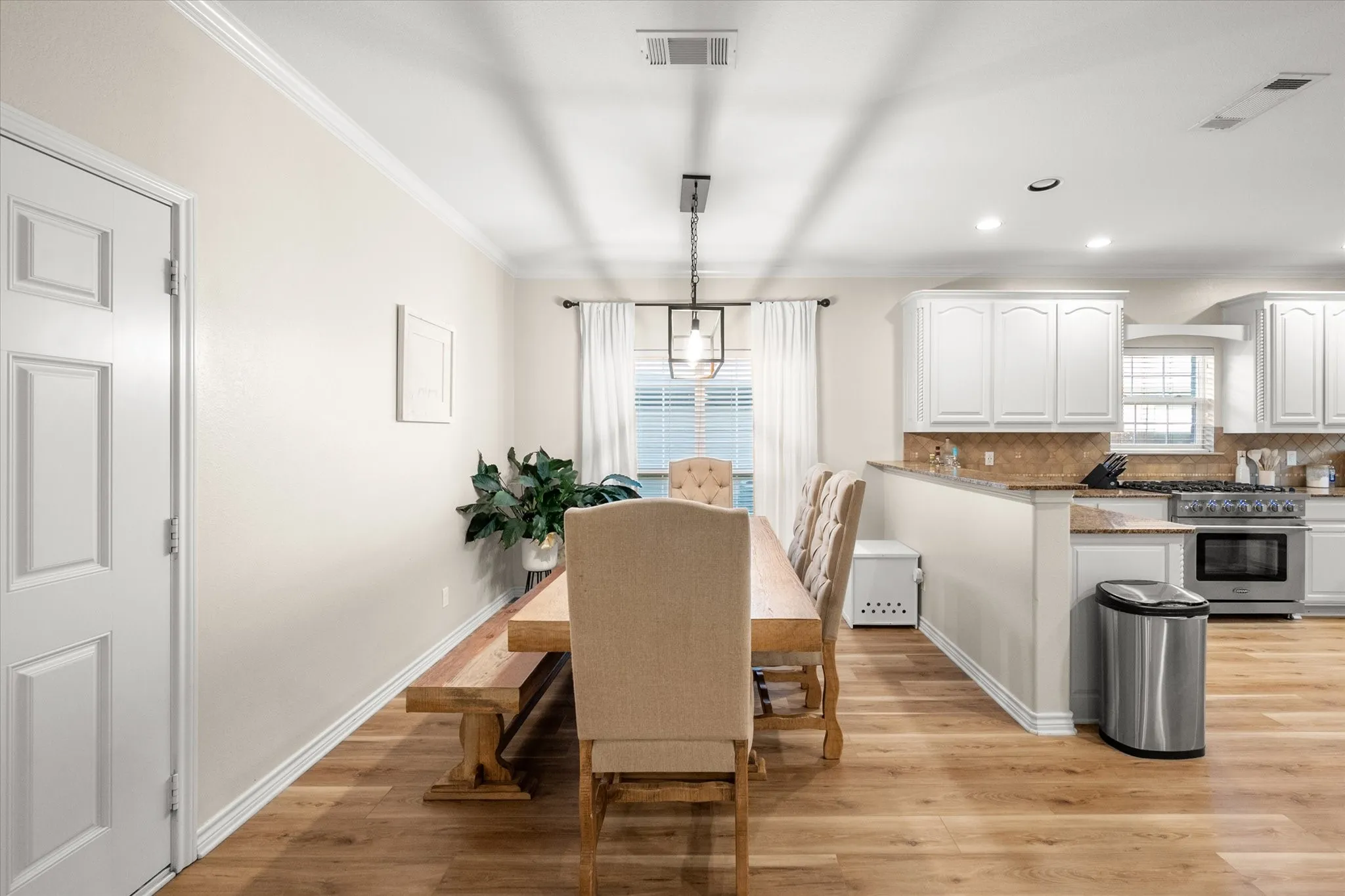 Single Family Residence For Sale in Navarro County , 2629 Fish Tank Road, Corsicana, Texas 75110, 3 Bedroom, 2 Bathroom, 2 Garage spaces, 1,880 Sqft, built in 2005, Preowned, mls#21242655, Real Estate Agent in Corsicana, Homes For Sale in Navarro county, Homes For Sale in Corsicana, Realtor in Corsicana Texas, Real Estate Brokerage Independent Realty Texas, Luminita Cordes Realtor