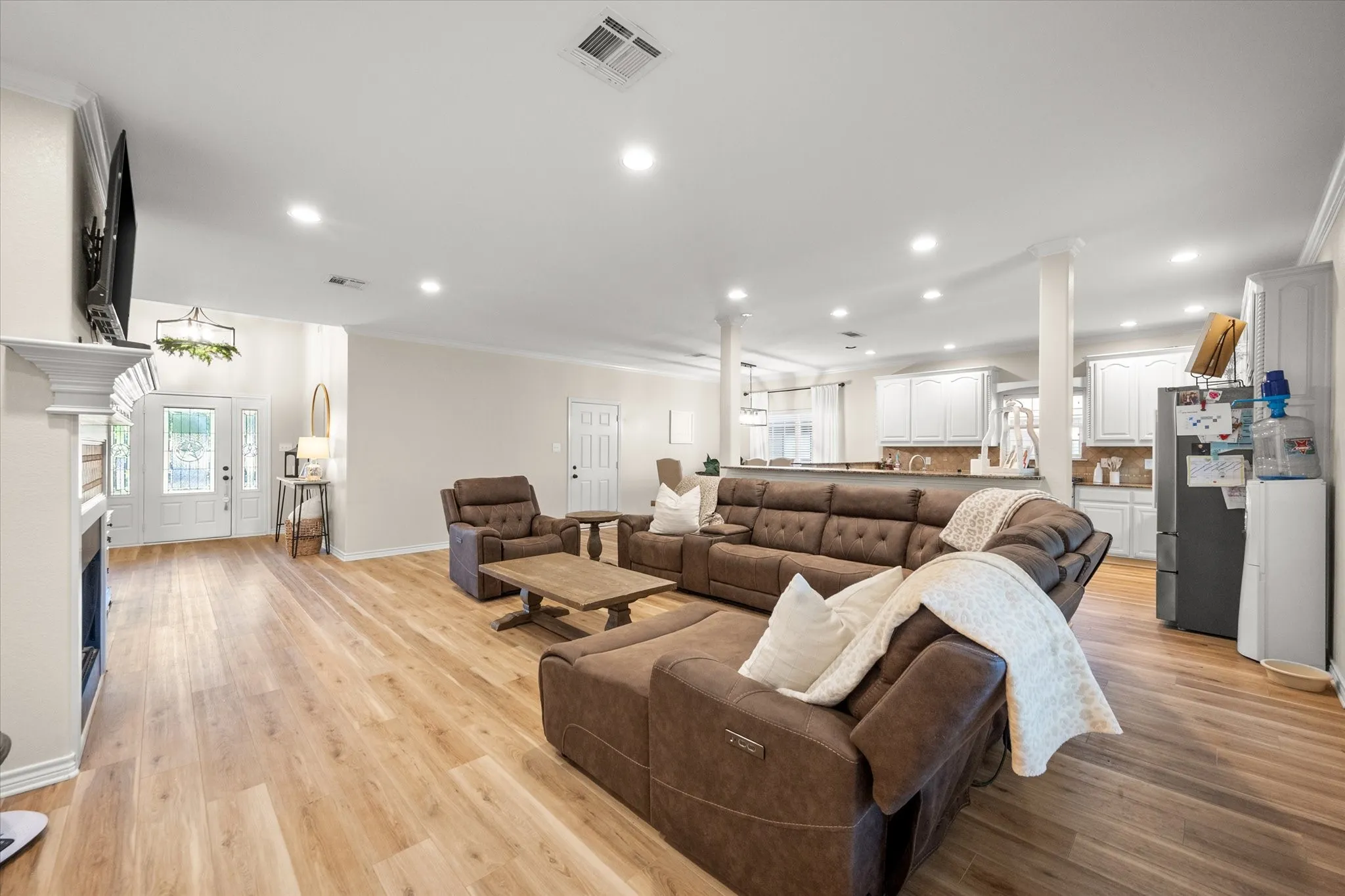 Single Family Residence For Sale in Navarro County , 2629 Fish Tank Road, Corsicana, Texas 75110, 3 Bedroom, 2 Bathroom, 2 Garage spaces, 1,880 Sqft, built in 2005, Preowned, mls#21242655, Real Estate Agent in Corsicana, Homes For Sale in Navarro county, Homes For Sale in Corsicana, Realtor in Corsicana Texas, Real Estate Brokerage Independent Realty Texas, Luminita Cordes Realtor