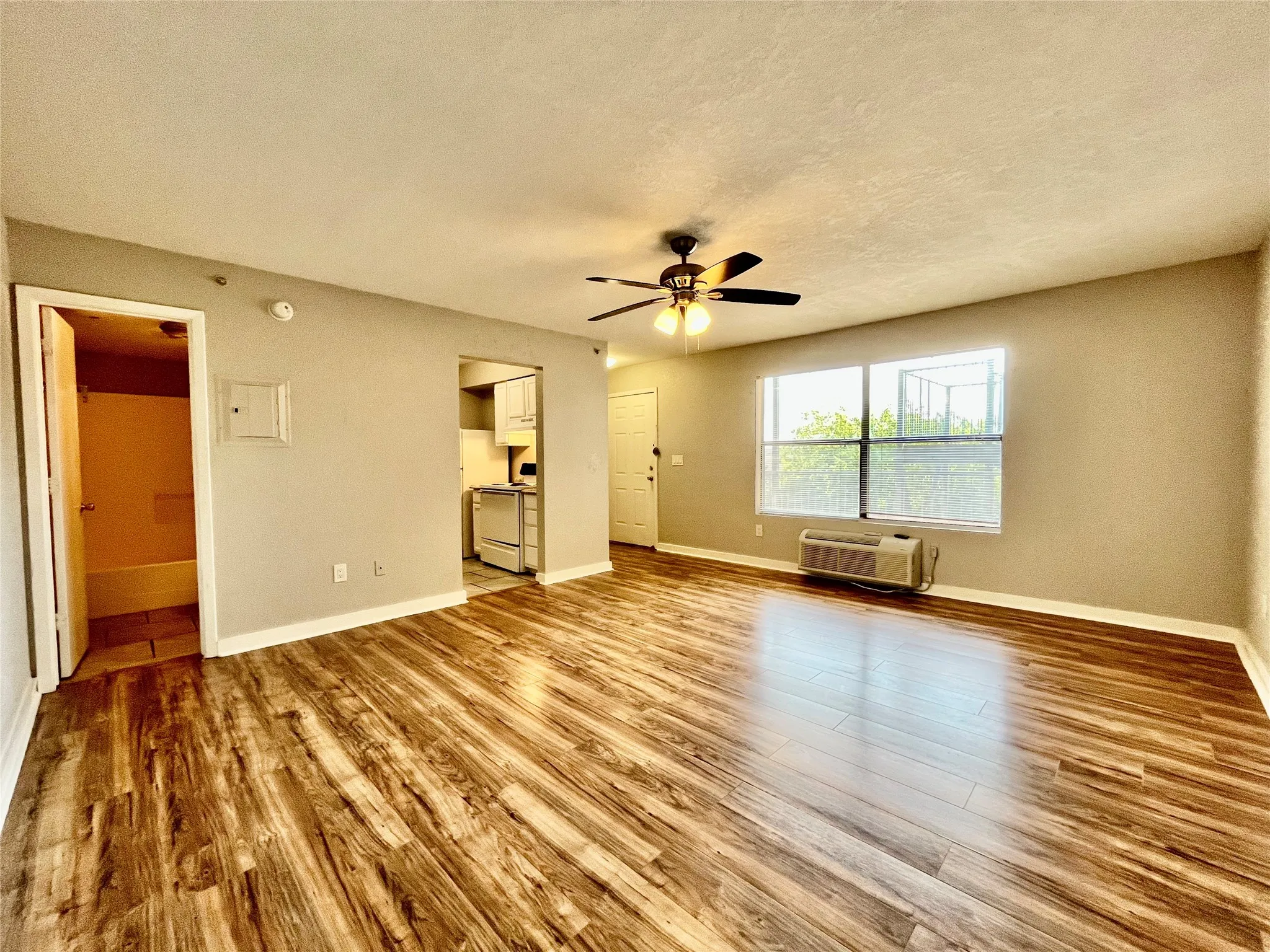 Apartment For Rent in Denton County , 701 W Sycamore Street 206, Denton, Texas 76201, 0, 1 Bathroom, Garage spaces, 450 Sqft, built in 1998, Preowned, mls#21254292, Real Estate Agent in Denton, Homes For Rent in Denton county, Homes For Rent in Denton, Realtor in Denton Texas, Real Estate Brokerage Independent Realty Texas, Luminita Cordes Realtor