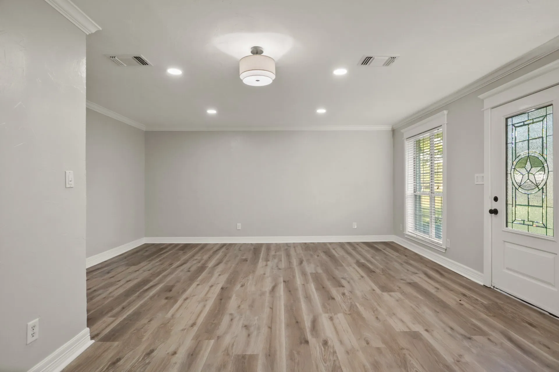 Single Family Residence For Sale in Titus County , 194 County Road 1720, Mt Pleasant, Texas 75455, 3 Bedrooms, 2 Bathrooms, Garage spaces, 1,556 Sqft, built in 2006, Preowned, Price $249,000, mls#21254166, Real Estate Agent in Mt Pleasant, Homes For Sale in Titus county, Homes For Sale in Mt Pleasant, Realtor in Mt Pleasant Texas, Real Estate Brokerage Independent Realty Texas, Luminita Cordes Realtor