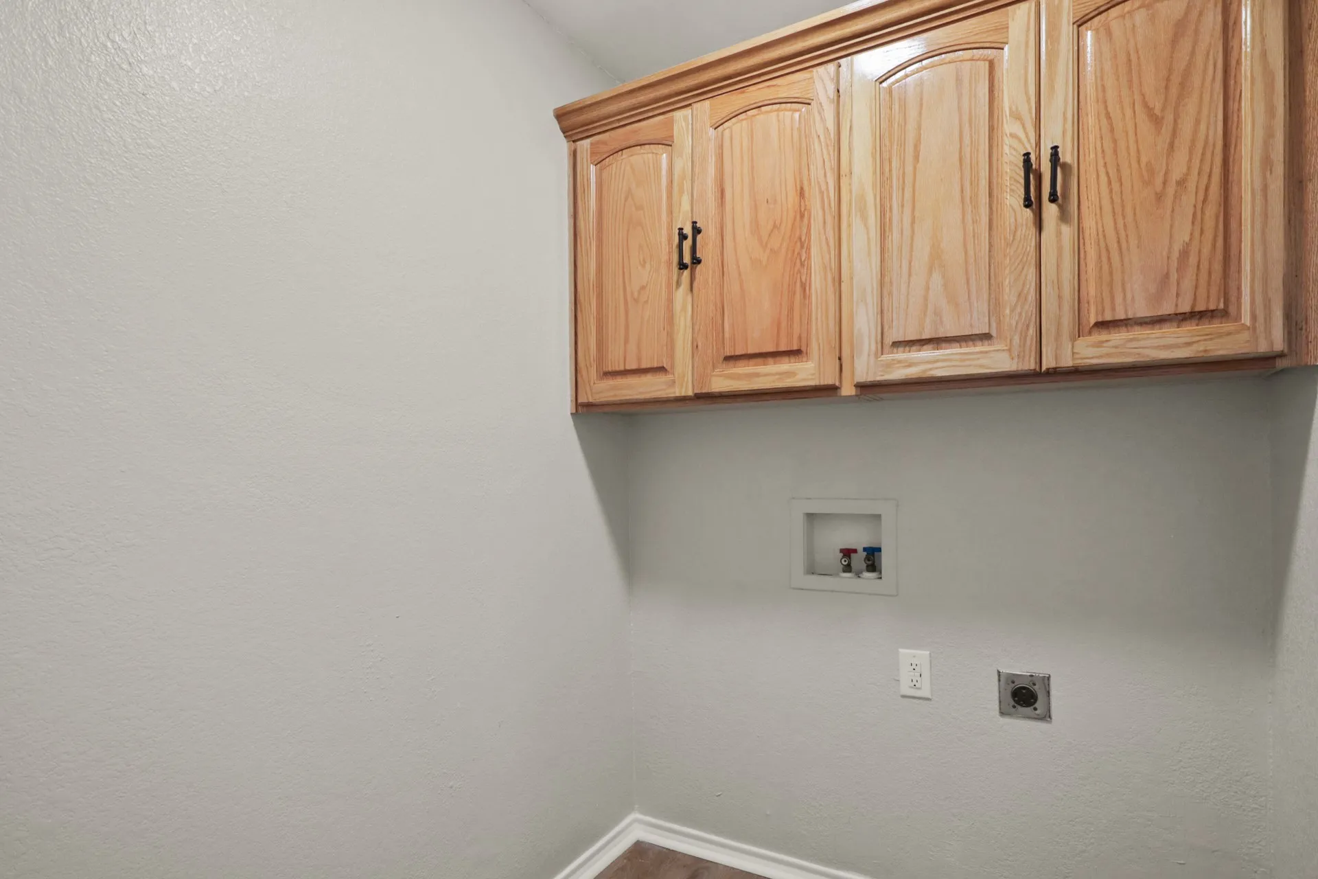 Single Family Residence For Sale in Titus County , 194 County Road 1720, Mt Pleasant, Texas 75455, 3 Bedrooms, 2 Bathrooms, Garage spaces, 1,556 Sqft, built in 2006, Preowned, Price $249,000, mls#21254166, Real Estate Agent in Mt Pleasant, Homes For Sale in Titus county, Homes For Sale in Mt Pleasant, Realtor in Mt Pleasant Texas, Real Estate Brokerage Independent Realty Texas, Luminita Cordes Realtor