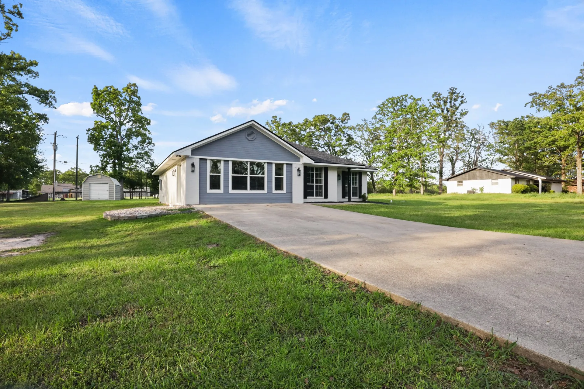 Single Family Residence For Sale in Titus County , 194 County Road 1720, Mt Pleasant, Texas 75455, 3 Bedrooms, 2 Bathrooms, Garage spaces, 1,556 Sqft, built in 2006, Preowned, Price $249,000, mls#21254166, Real Estate Agent in Mt Pleasant, Homes For Sale in Titus county, Homes For Sale in Mt Pleasant, Realtor in Mt Pleasant Texas, Real Estate Brokerage Independent Realty Texas, Luminita Cordes Realtor
