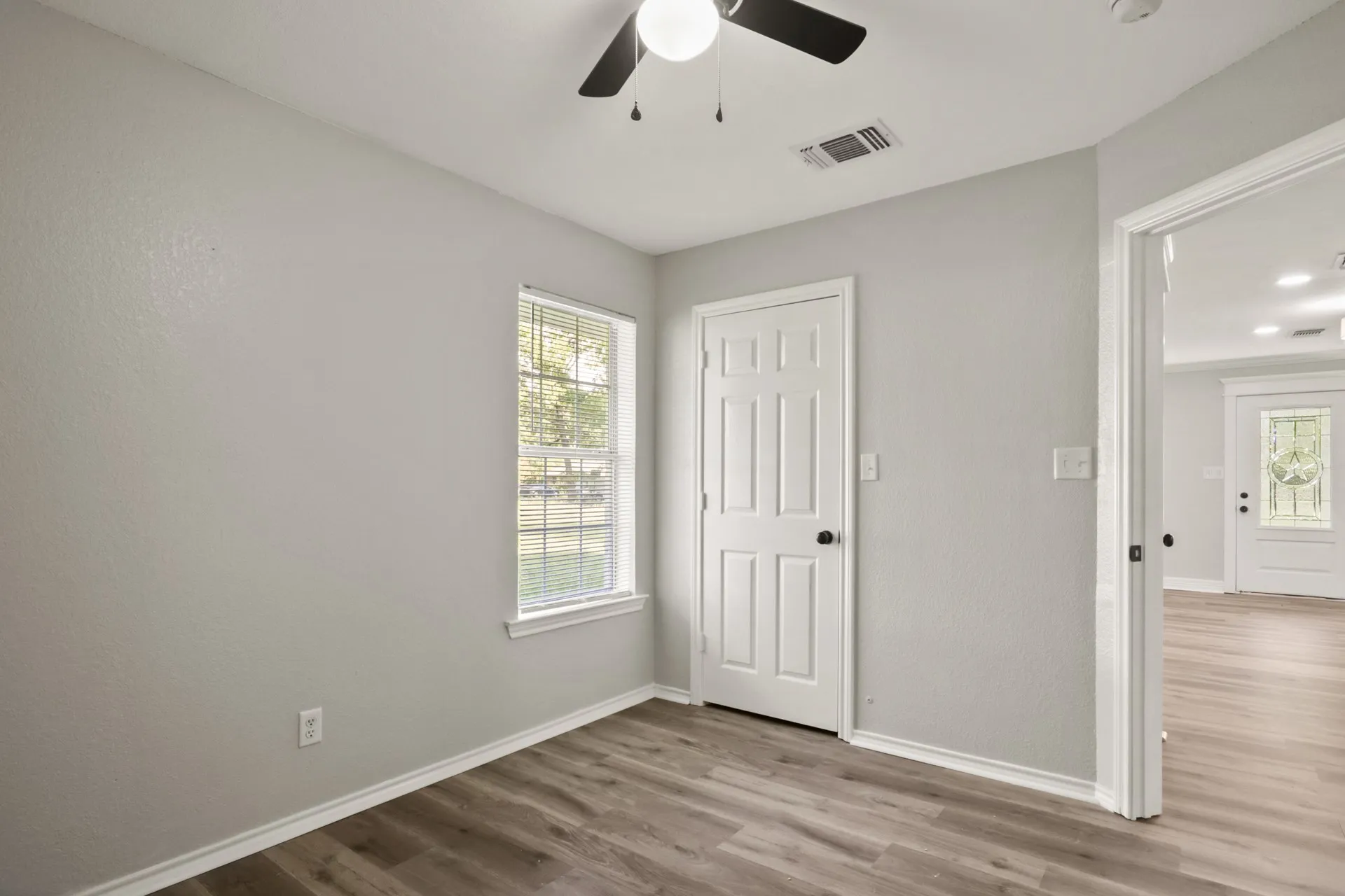 Single Family Residence For Sale in Titus County , 194 County Road 1720, Mt Pleasant, Texas 75455, 3 Bedrooms, 2 Bathrooms, Garage spaces, 1,556 Sqft, built in 2006, Preowned, Price $249,000, mls#21254166, Real Estate Agent in Mt Pleasant, Homes For Sale in Titus county, Homes For Sale in Mt Pleasant, Realtor in Mt Pleasant Texas, Real Estate Brokerage Independent Realty Texas, Luminita Cordes Realtor