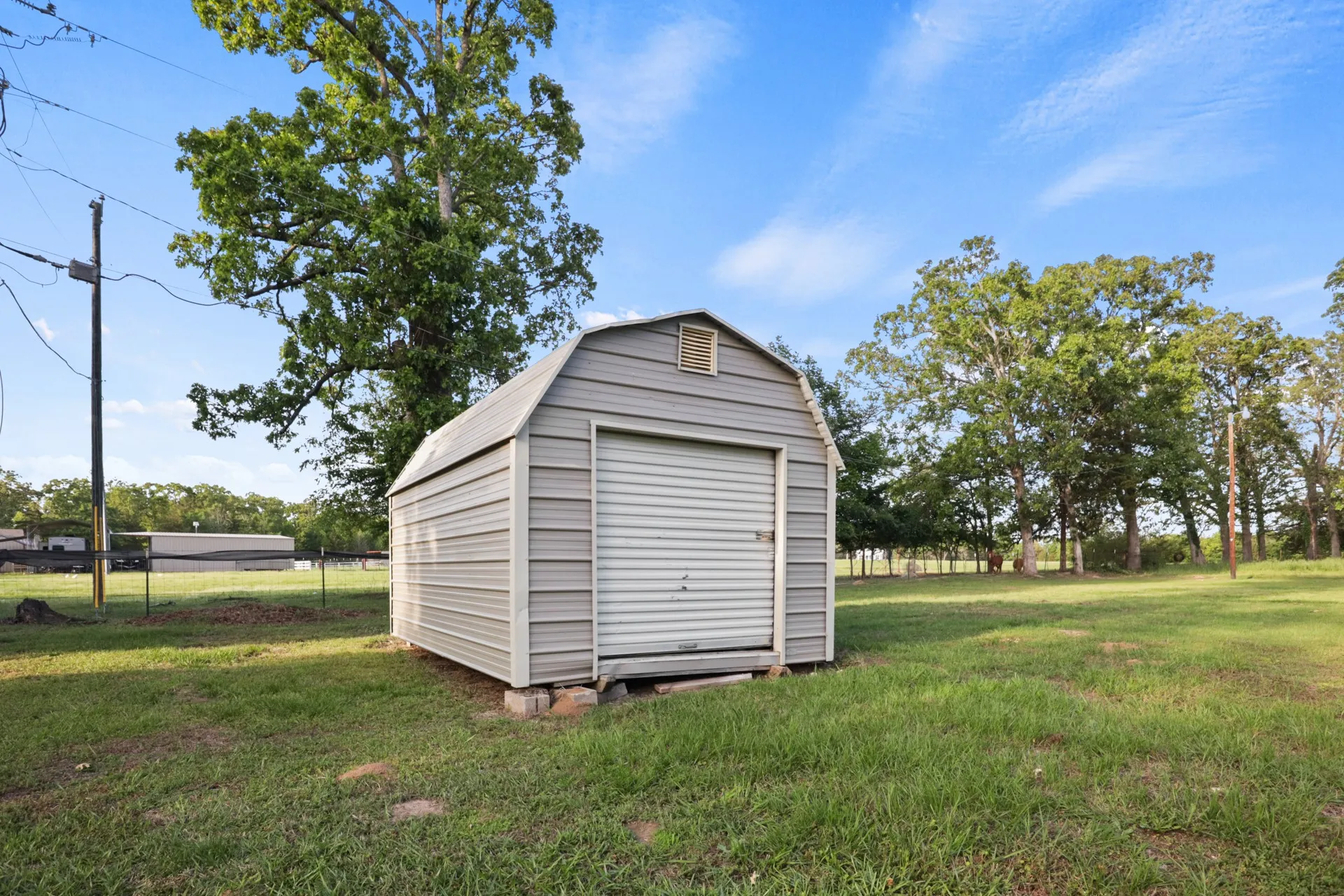 Single Family Residence For Sale in Titus County , 194 County Road 1720, Mt Pleasant, Texas 75455, 3 Bedrooms, 2 Bathrooms, Garage spaces, 1,556 Sqft, built in 2006, Preowned, Price $249,000, mls#21254166, Real Estate Agent in Mt Pleasant, Homes For Sale in Titus county, Homes For Sale in Mt Pleasant, Realtor in Mt Pleasant Texas, Real Estate Brokerage Independent Realty Texas, Luminita Cordes Realtor