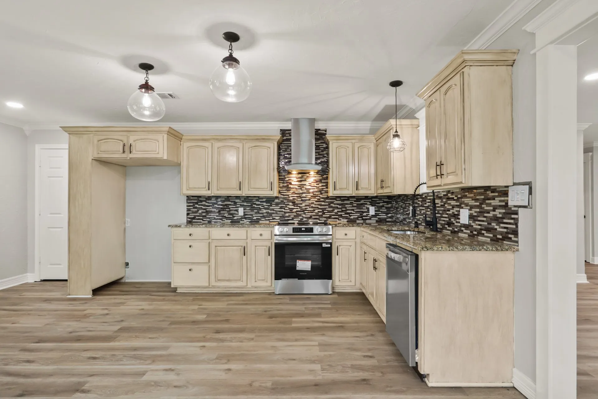 Single Family Residence For Sale in Titus County , 194 County Road 1720, Mt Pleasant, Texas 75455, 3 Bedrooms, 2 Bathrooms, Garage spaces, 1,556 Sqft, built in 2006, Preowned, Price $249,000, mls#21254166, Real Estate Agent in Mt Pleasant, Homes For Sale in Titus county, Homes For Sale in Mt Pleasant, Realtor in Mt Pleasant Texas, Real Estate Brokerage Independent Realty Texas, Luminita Cordes Realtor