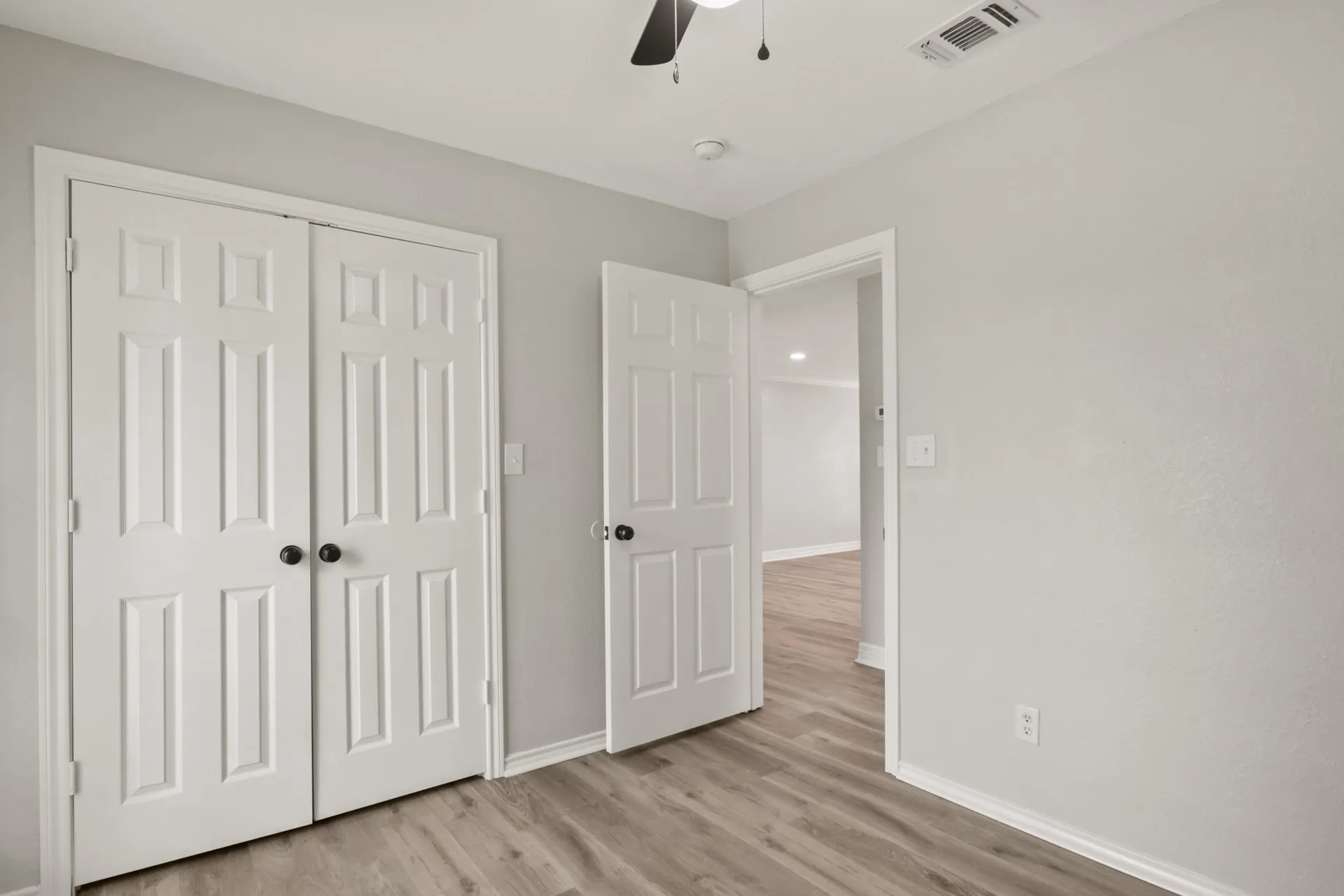 Single Family Residence For Sale in Titus County , 194 County Road 1720, Mt Pleasant, Texas 75455, 3 Bedrooms, 2 Bathrooms, Garage spaces, 1,556 Sqft, built in 2006, Preowned, Price $249,000, mls#21254166, Real Estate Agent in Mt Pleasant, Homes For Sale in Titus county, Homes For Sale in Mt Pleasant, Realtor in Mt Pleasant Texas, Real Estate Brokerage Independent Realty Texas, Luminita Cordes Realtor