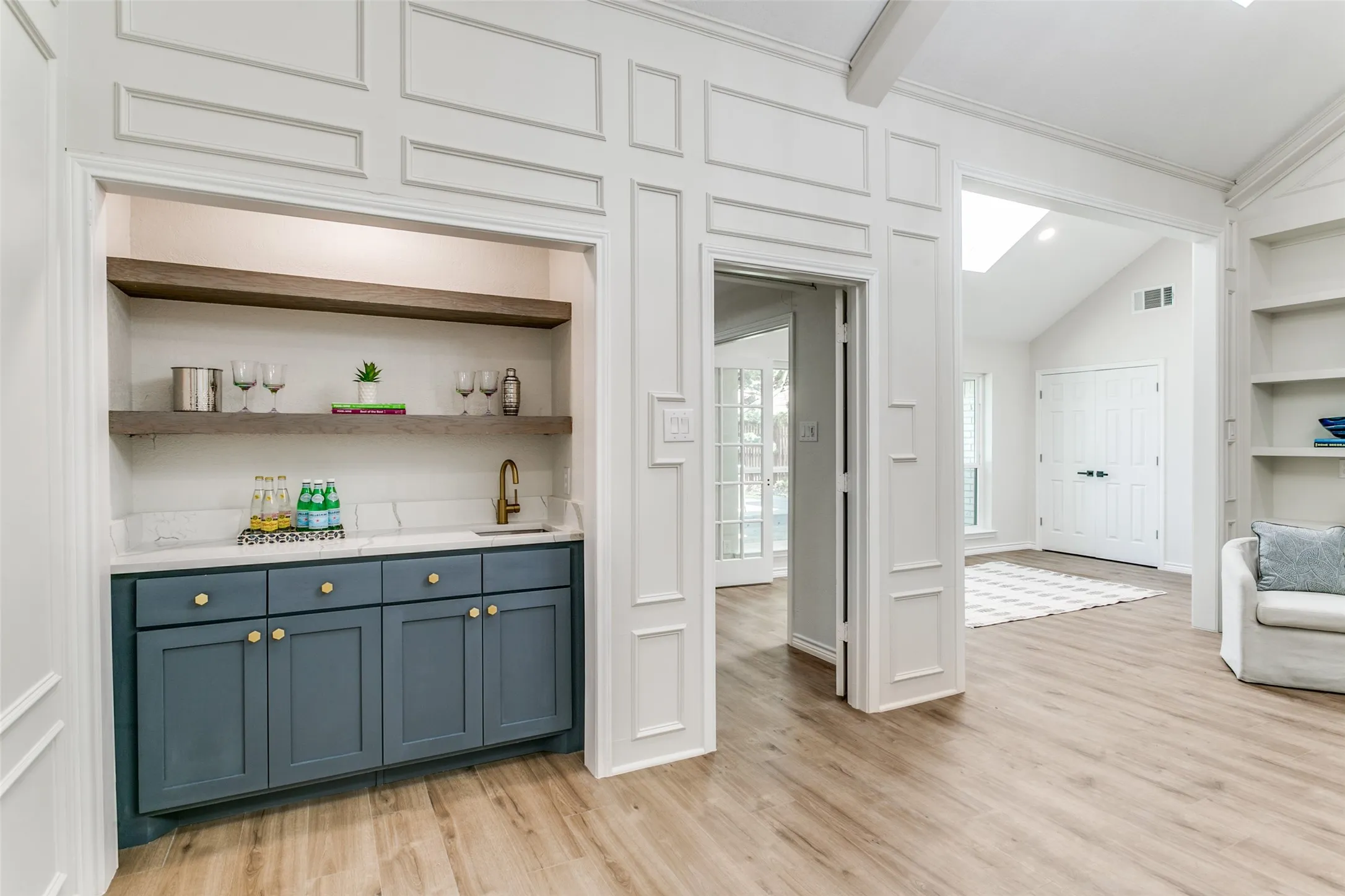 Single Family Residence For Rent in Collin County , 17402 Oakington Court, Dallas, Texas 75252, 5 Bedroom, 4 Bathroom, Garage spaces, 2,775 Sqft, built in 1983, Preowned, mls#21252916, Real Estate Agent in Dallas, Homes For Rent in Collin county, Homes For Rent in Dallas, Realtor in Dallas Texas, Real Estate Brokerage Independent Realty Texas, Luminita Cordes Realtor