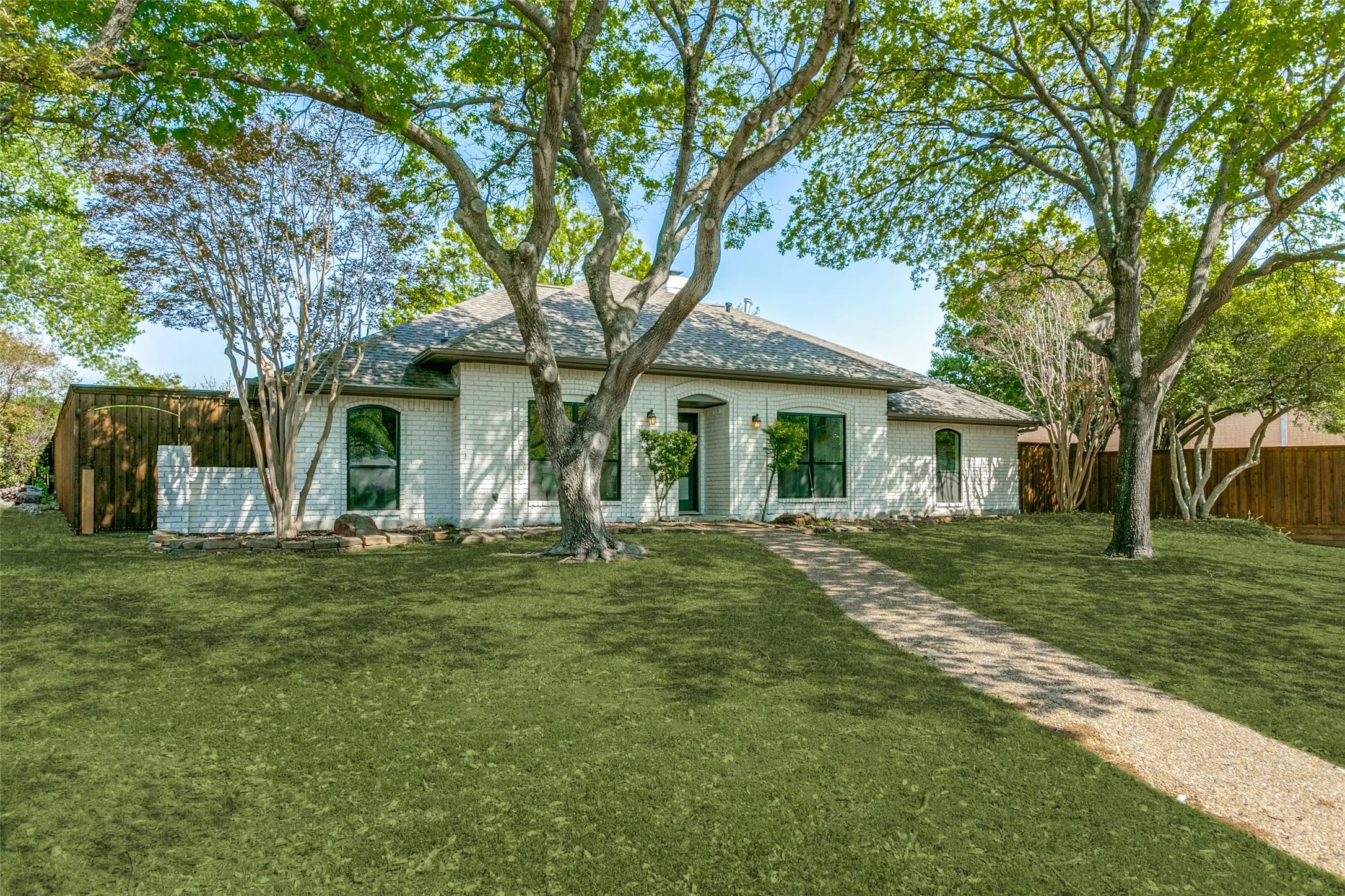Single Family Residence For Rent in Collin County , 17402 Oakington Court, Dallas, Texas 75252, 5 Bedroom, 4 Bathroom, Garage spaces, 2,775 Sqft, built in 1983, Preowned, mls#21252916, Real Estate Agent in Dallas, Homes For Rent in Collin county, Homes For Rent in Dallas, Realtor in Dallas Texas, Real Estate Brokerage Independent Realty Texas, Luminita Cordes Realtor