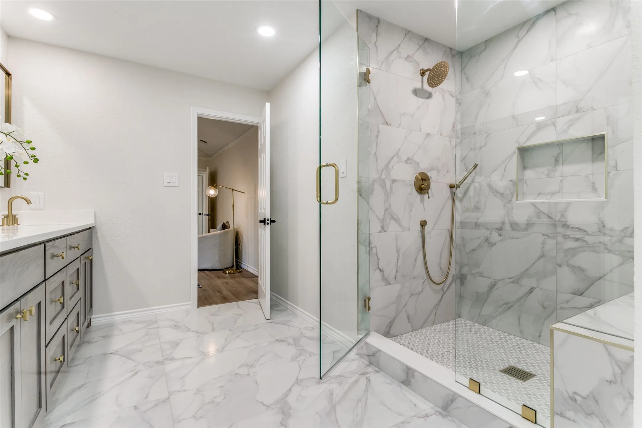 Single Family Residence For Rent in Collin County , 17402 Oakington Court, Dallas, Texas 75252, 5 Bedroom, 4 Bathroom, Garage spaces, 2,775 Sqft, built in 1983, Preowned, mls#21252916, Real Estate Agent in Dallas, Homes For Rent in Collin county, Homes For Rent in Dallas, Realtor in Dallas Texas, Real Estate Brokerage Independent Realty Texas, Luminita Cordes Realtor