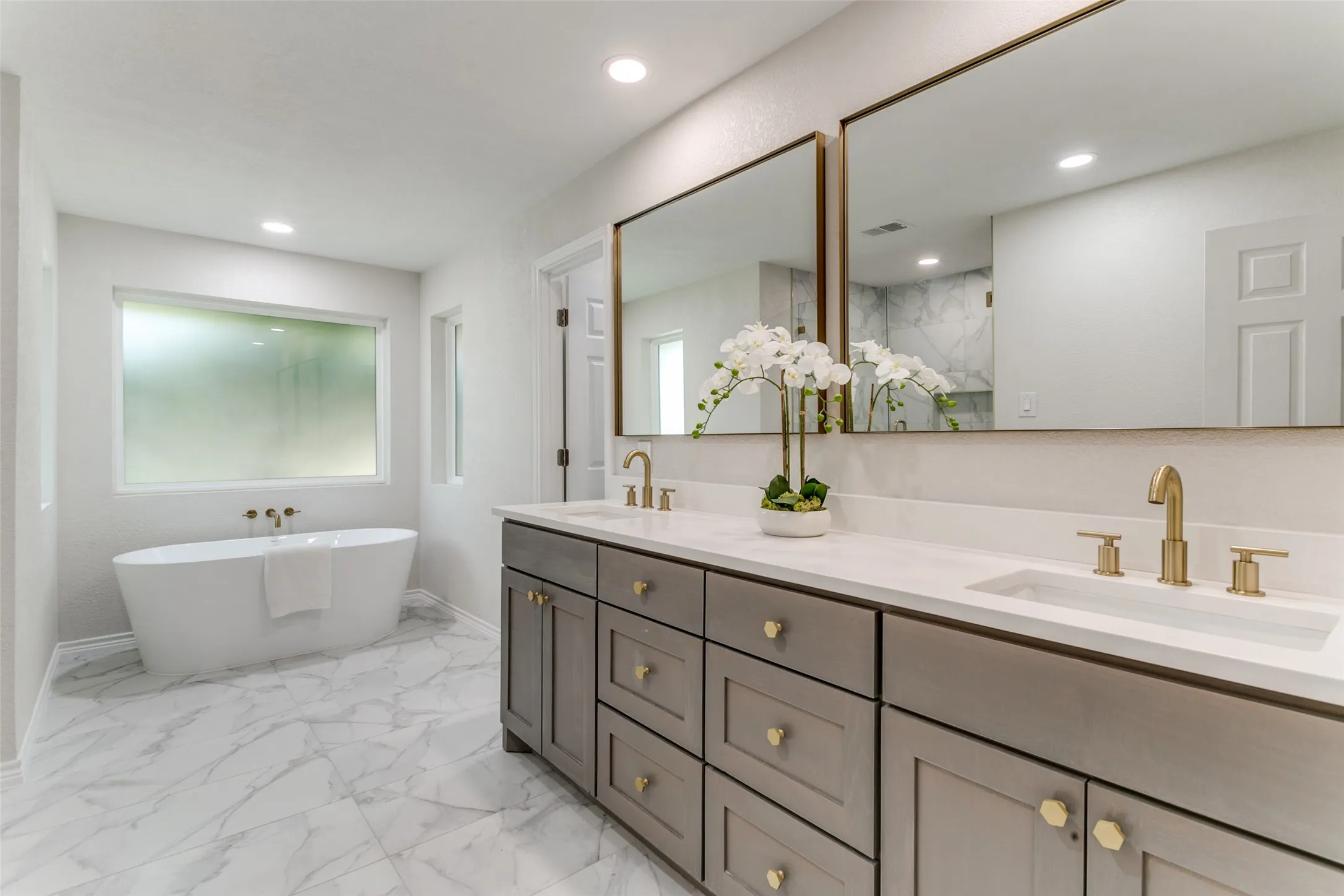 Single Family Residence For Rent in Collin County , 17402 Oakington Court, Dallas, Texas 75252, 5 Bedroom, 4 Bathroom, Garage spaces, 2,775 Sqft, built in 1983, Preowned, mls#21252916, Real Estate Agent in Dallas, Homes For Rent in Collin county, Homes For Rent in Dallas, Realtor in Dallas Texas, Real Estate Brokerage Independent Realty Texas, Luminita Cordes Realtor