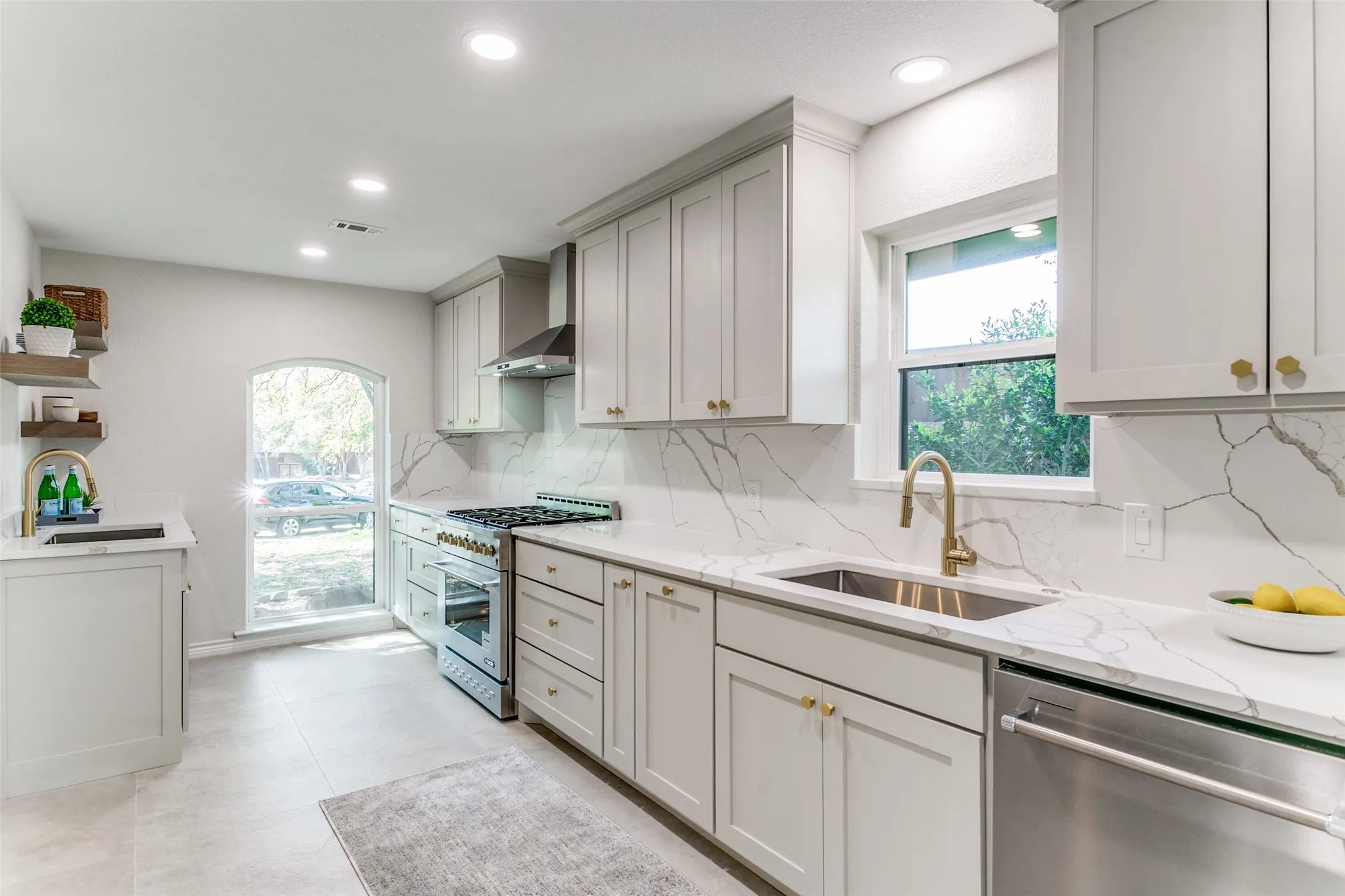 Single Family Residence For Rent in Collin County , 17402 Oakington Court, Dallas, Texas 75252, 5 Bedroom, 4 Bathroom, Garage spaces, 2,775 Sqft, built in 1983, Preowned, mls#21252916, Real Estate Agent in Dallas, Homes For Rent in Collin county, Homes For Rent in Dallas, Realtor in Dallas Texas, Real Estate Brokerage Independent Realty Texas, Luminita Cordes Realtor