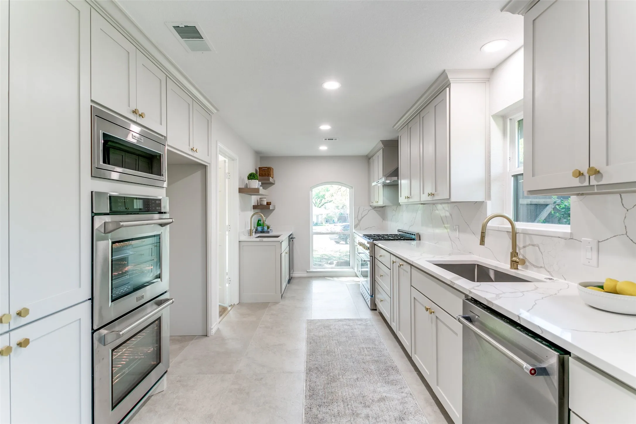 Single Family Residence For Rent in Collin County , 17402 Oakington Court, Dallas, Texas 75252, 5 Bedroom, 4 Bathroom, Garage spaces, 2,775 Sqft, built in 1983, Preowned, mls#21252916, Real Estate Agent in Dallas, Homes For Rent in Collin county, Homes For Rent in Dallas, Realtor in Dallas Texas, Real Estate Brokerage Independent Realty Texas, Luminita Cordes Realtor