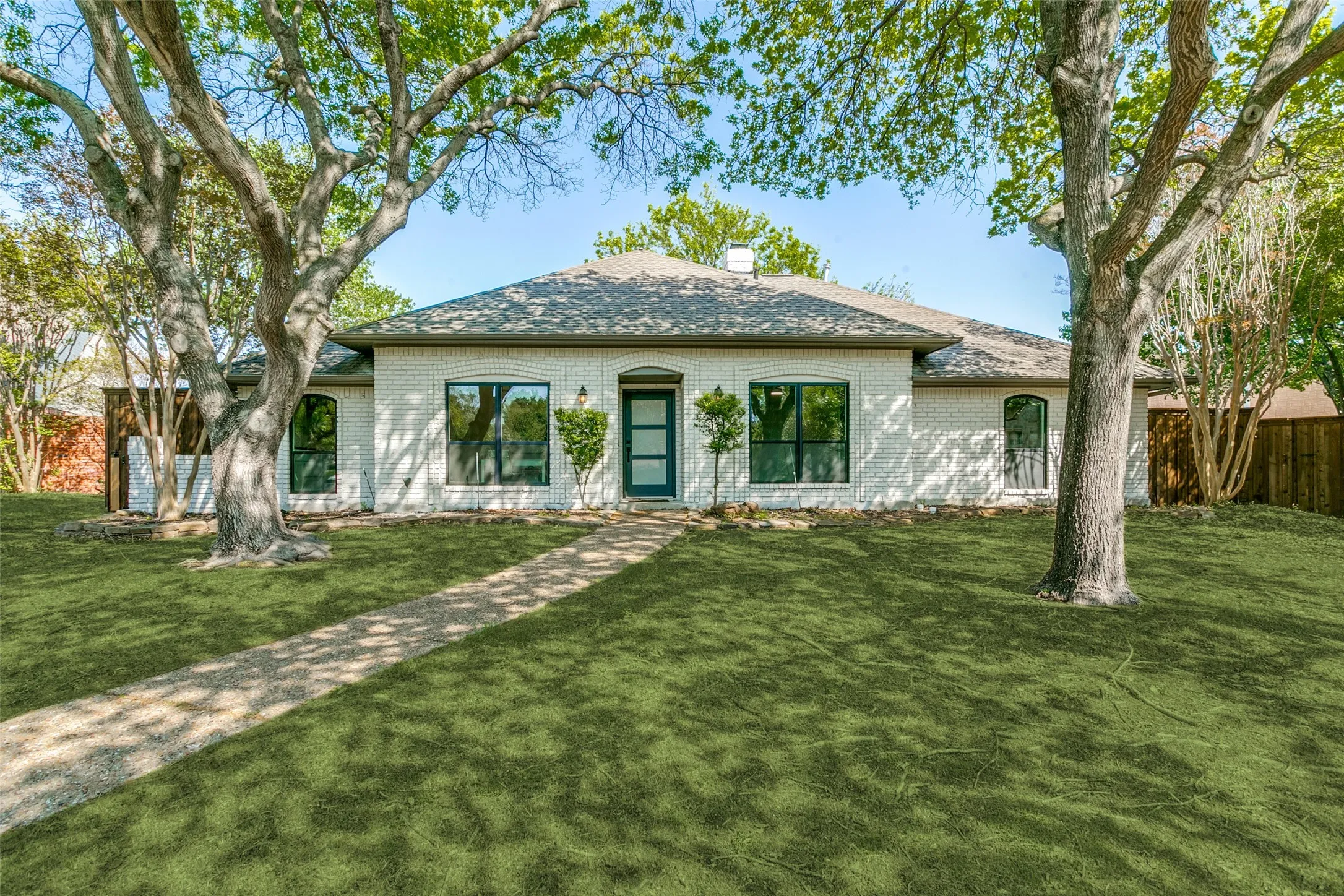 Single Family Residence For Rent in Collin County , 17402 Oakington Court, Dallas, Texas 75252, 5 Bedroom, 4 Bathroom, Garage spaces, 2,775 Sqft, built in 1983, Preowned, mls#21252916, Real Estate Agent in Dallas, Homes For Rent in Collin county, Homes For Rent in Dallas, Realtor in Dallas Texas, Real Estate Brokerage Independent Realty Texas, Luminita Cordes Realtor