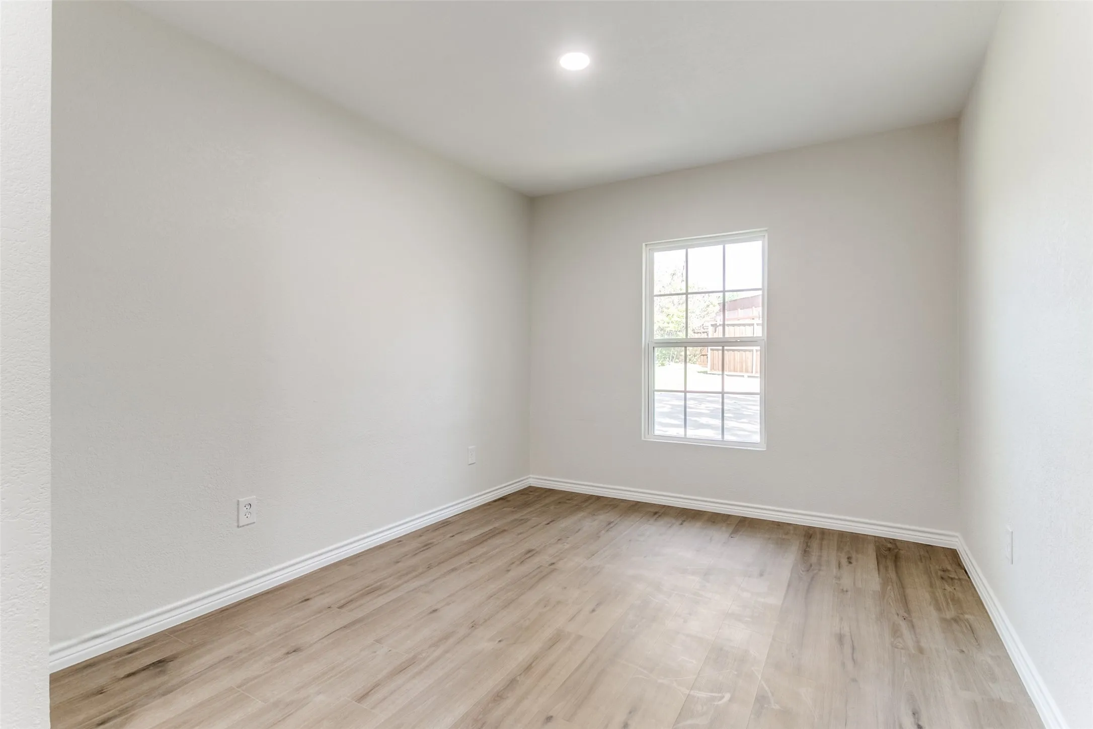 Single Family Residence For Rent in Collin County , 17402 Oakington Court, Dallas, Texas 75252, 5 Bedroom, 4 Bathroom, Garage spaces, 2,775 Sqft, built in 1983, Preowned, mls#21252916, Real Estate Agent in Dallas, Homes For Rent in Collin county, Homes For Rent in Dallas, Realtor in Dallas Texas, Real Estate Brokerage Independent Realty Texas, Luminita Cordes Realtor