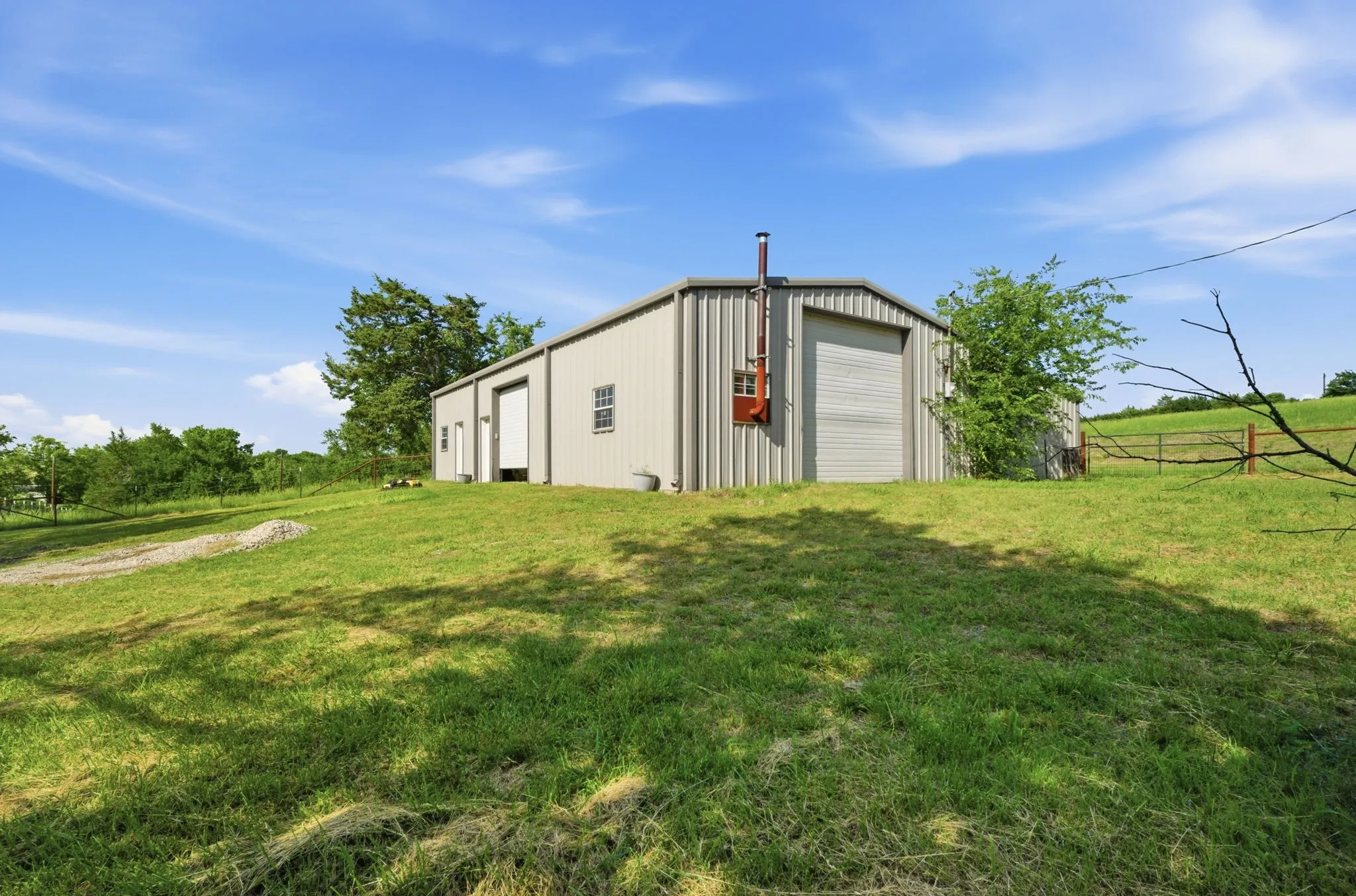 Single Family Residence For Sale in Grayson County , 1499 Harrell Road, Howe, Texas 75459, 3 Bedrooms, 2 Bathrooms, Garage spaces, 2,161 Sqft, built in 1985, Price $1,250,000, mls#21245342, Real Estate Agent in Howe, Homes For Sale in Grayson county, Homes For Sale in Howe, Realtor in Howe Texas, Real Estate Brokerage Independent Realty Texas, Luminita Cordes Realtor