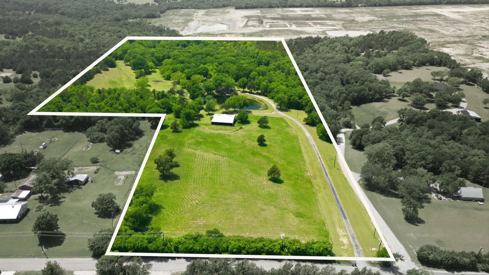 Single Family Residence For Sale in Grayson County , 1499 Harrell Road, Howe, Texas 75459, 3 Bedrooms, 2 Bathrooms, Garage spaces, 2,161 Sqft, built in 1985, Price $1,250,000, mls#21245342, Real Estate Agent in Howe, Homes For Sale in Grayson county, Homes For Sale in Howe, Realtor in Howe Texas, Real Estate Brokerage Independent Realty Texas, Luminita Cordes Realtor
