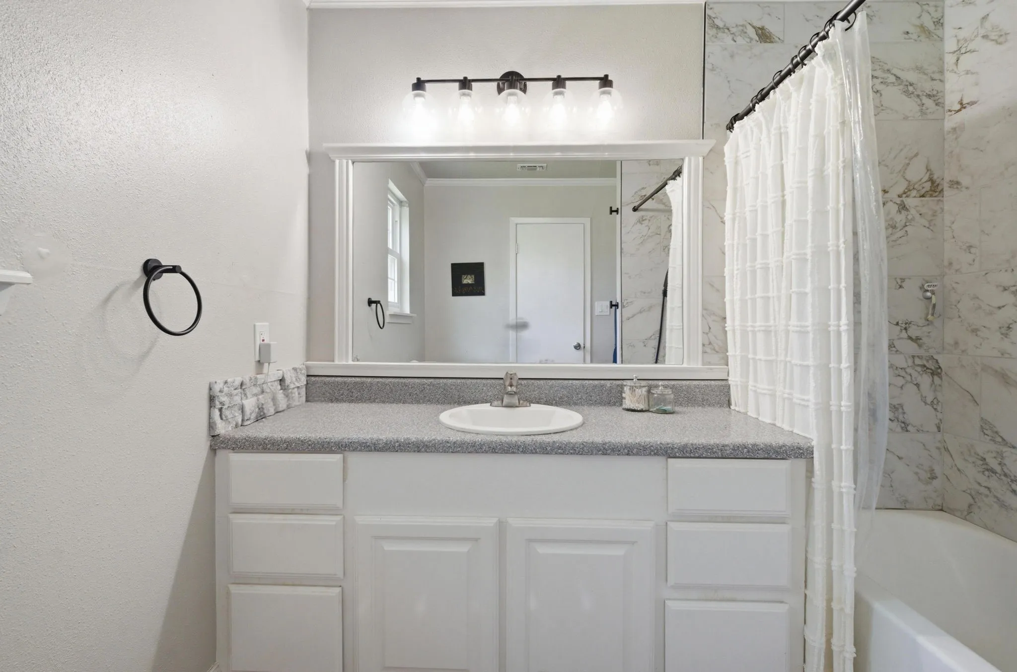 Single Family Residence For Sale in Grayson County , 1499 Harrell Road, Howe, Texas 75459, 3 Bedrooms, 2 Bathrooms, Garage spaces, 2,161 Sqft, built in 1985, Price $1,250,000, mls#21245342, Real Estate Agent in Howe, Homes For Sale in Grayson county, Homes For Sale in Howe, Realtor in Howe Texas, Real Estate Brokerage Independent Realty Texas, Luminita Cordes Realtor