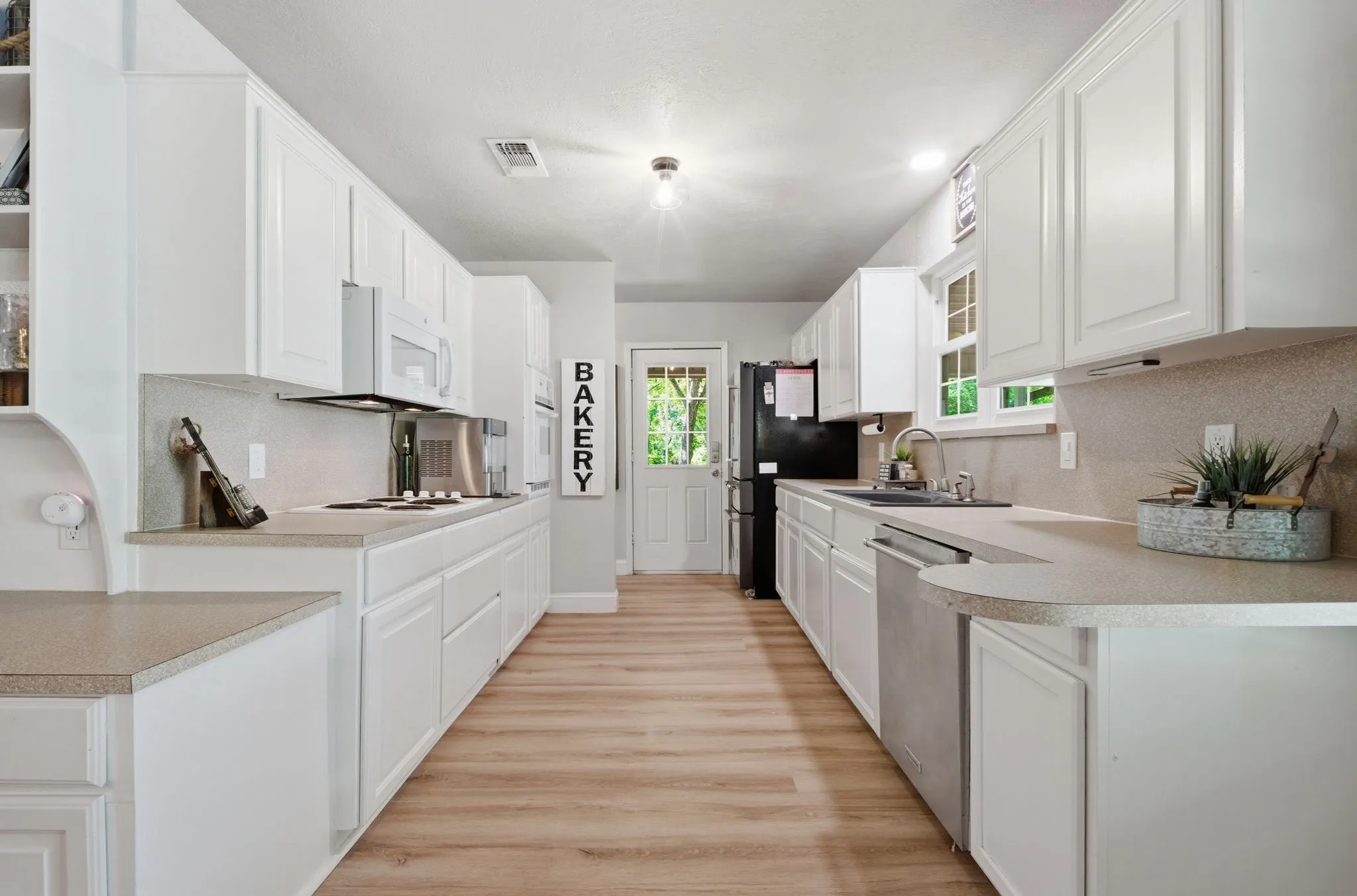 Single Family Residence For Sale in Grayson County , 1499 Harrell Road, Howe, Texas 75459, 3 Bedrooms, 2 Bathrooms, Garage spaces, 2,161 Sqft, built in 1985, Price $1,250,000, mls#21245342, Real Estate Agent in Howe, Homes For Sale in Grayson county, Homes For Sale in Howe, Realtor in Howe Texas, Real Estate Brokerage Independent Realty Texas, Luminita Cordes Realtor