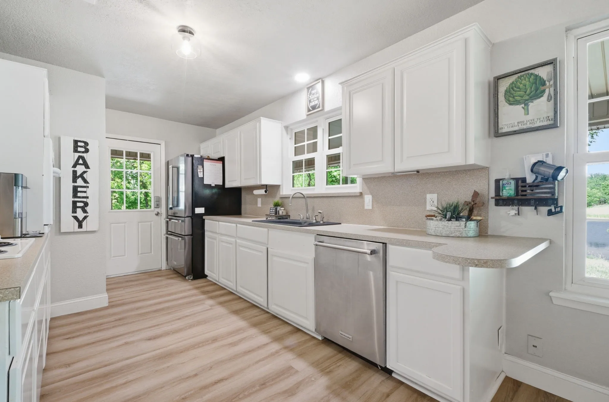Single Family Residence For Sale in Grayson County , 1499 Harrell Road, Howe, Texas 75459, 3 Bedrooms, 2 Bathrooms, Garage spaces, 2,161 Sqft, built in 1985, Price $1,250,000, mls#21245342, Real Estate Agent in Howe, Homes For Sale in Grayson county, Homes For Sale in Howe, Realtor in Howe Texas, Real Estate Brokerage Independent Realty Texas, Luminita Cordes Realtor