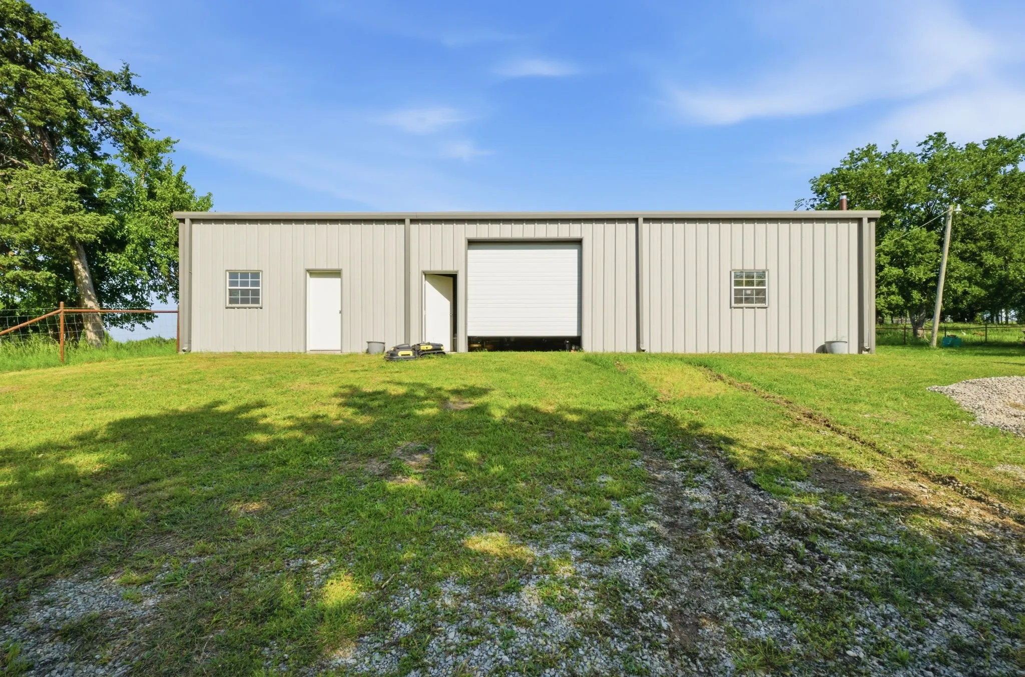 Single Family Residence For Sale in Grayson County , 1499 Harrell Road, Howe, Texas 75459, 3 Bedrooms, 2 Bathrooms, Garage spaces, 2,161 Sqft, built in 1985, Price $1,250,000, mls#21245342, Real Estate Agent in Howe, Homes For Sale in Grayson county, Homes For Sale in Howe, Realtor in Howe Texas, Real Estate Brokerage Independent Realty Texas, Luminita Cordes Realtor
