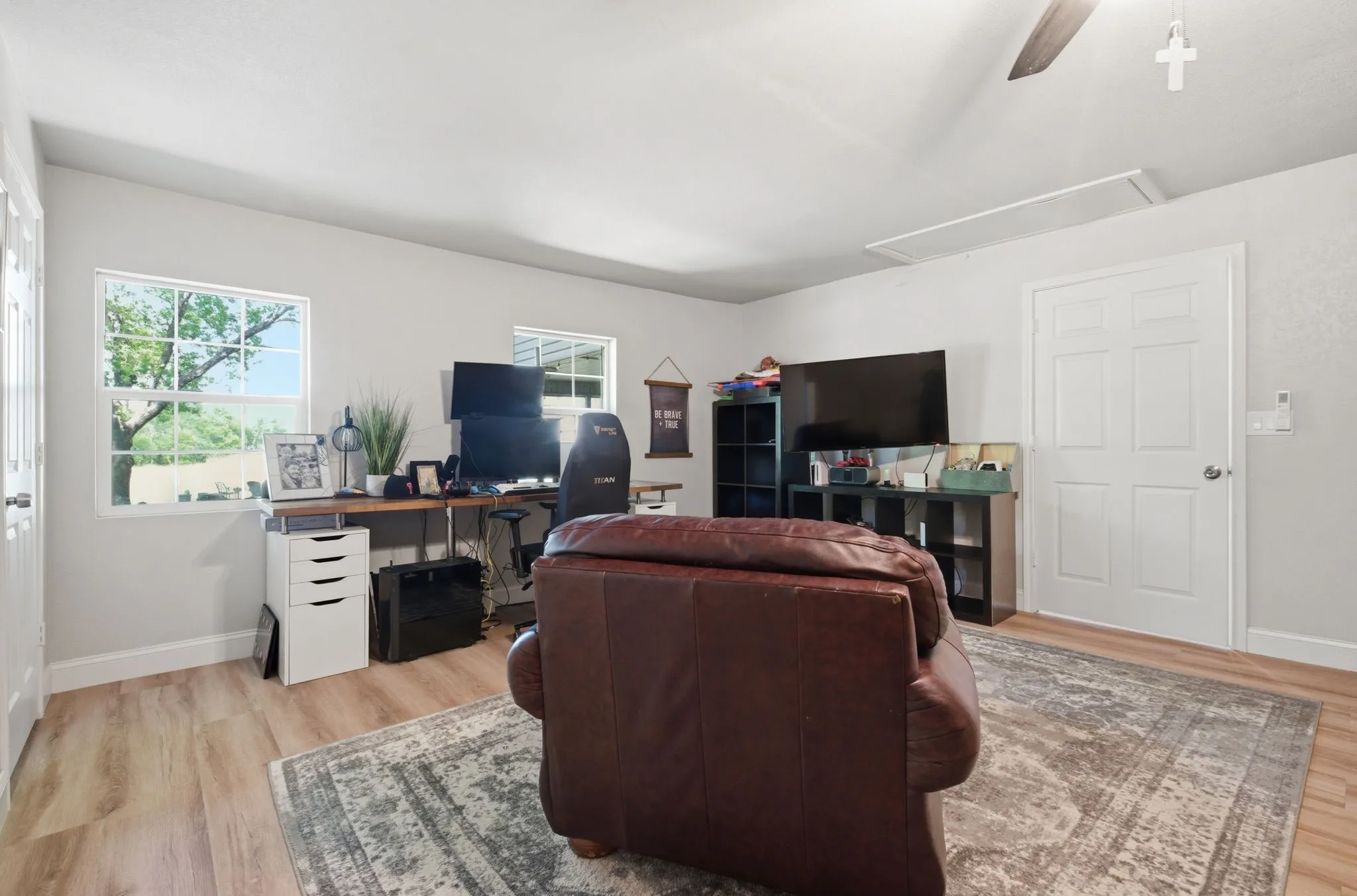 Single Family Residence For Sale in Grayson County , 1499 Harrell Road, Howe, Texas 75459, 3 Bedrooms, 2 Bathrooms, Garage spaces, 2,161 Sqft, built in 1985, Price $1,250,000, mls#21245342, Real Estate Agent in Howe, Homes For Sale in Grayson county, Homes For Sale in Howe, Realtor in Howe Texas, Real Estate Brokerage Independent Realty Texas, Luminita Cordes Realtor