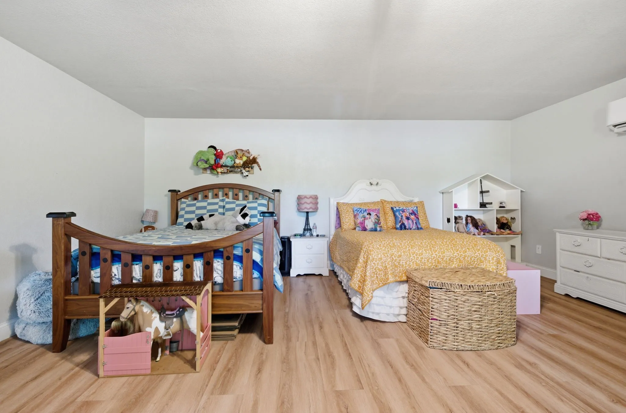 Single Family Residence For Sale in Grayson County , 1499 Harrell Road, Howe, Texas 75459, 3 Bedrooms, 2 Bathrooms, Garage spaces, 2,161 Sqft, built in 1985, Price $1,250,000, mls#21245342, Real Estate Agent in Howe, Homes For Sale in Grayson county, Homes For Sale in Howe, Realtor in Howe Texas, Real Estate Brokerage Independent Realty Texas, Luminita Cordes Realtor