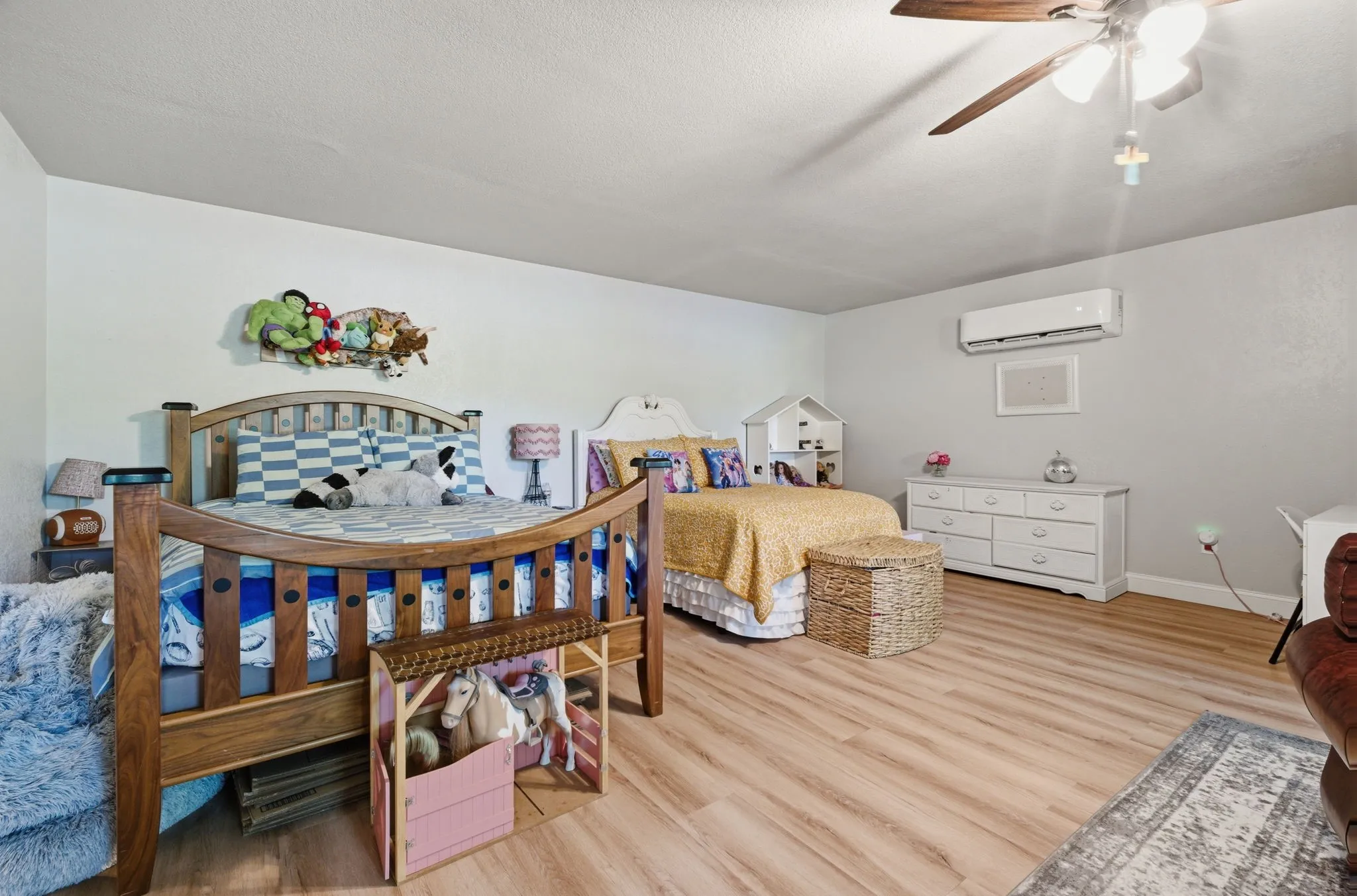 Single Family Residence For Sale in Grayson County , 1499 Harrell Road, Howe, Texas 75459, 3 Bedrooms, 2 Bathrooms, Garage spaces, 2,161 Sqft, built in 1985, Price $1,250,000, mls#21245342, Real Estate Agent in Howe, Homes For Sale in Grayson county, Homes For Sale in Howe, Realtor in Howe Texas, Real Estate Brokerage Independent Realty Texas, Luminita Cordes Realtor