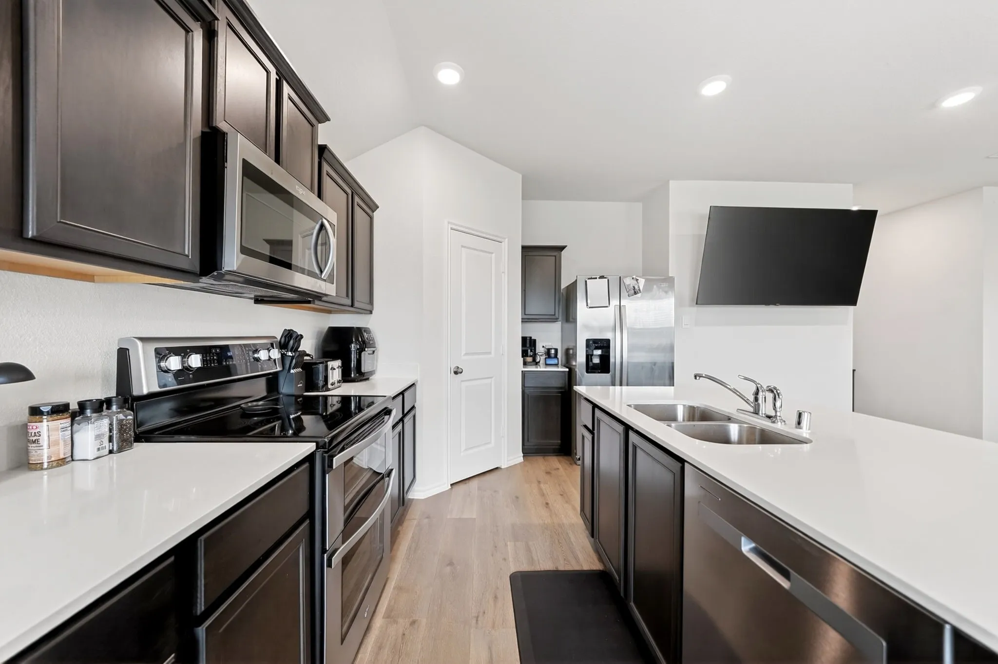 Single Family Residence For Sale in Rockwall County , 166 Vitex Drive, Royse City, Texas 75189, 3 Bedroom, 2 Bathroom, 2 Garage spaces, 1,417 Sqft, built in 2023, Preowned, mls#21254230, Real Estate Agent in Royse City, Homes For Sale in Rockwall county, Homes For Sale in Royse City, Realtor in Royse City Texas, Real Estate Brokerage Independent Realty Texas, Luminita Cordes Realtor