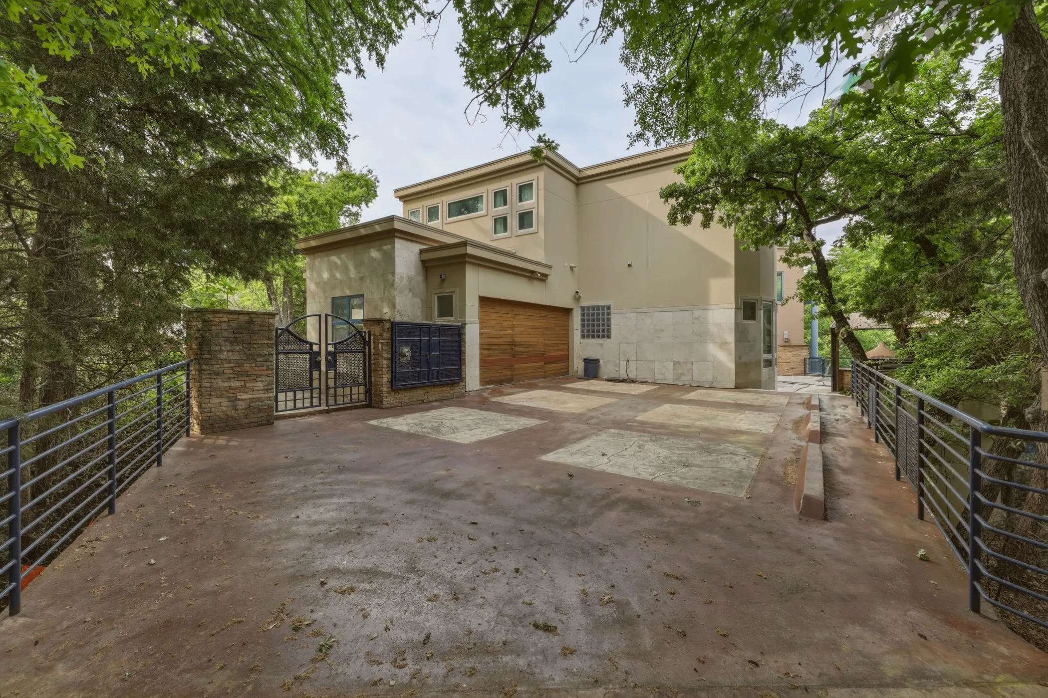 Single Family Residence For Sale in Tarrant County , 2607 Hemingway Drive, Arlington, Texas 76006, 4 Bedroom, 5 Bathroom, 2 Garage spaces, 6,632 Sqft, built in 2002, Preowned, Price $2,995,000, mls#21231250, Real Estate Agent in Arlington, Homes For Sale in Tarrant county, Homes For Sale in Arlington, Realtor in Arlington Texas, Real Estate Brokerage Independent Realty Texas, Luminita Cordes Realtor