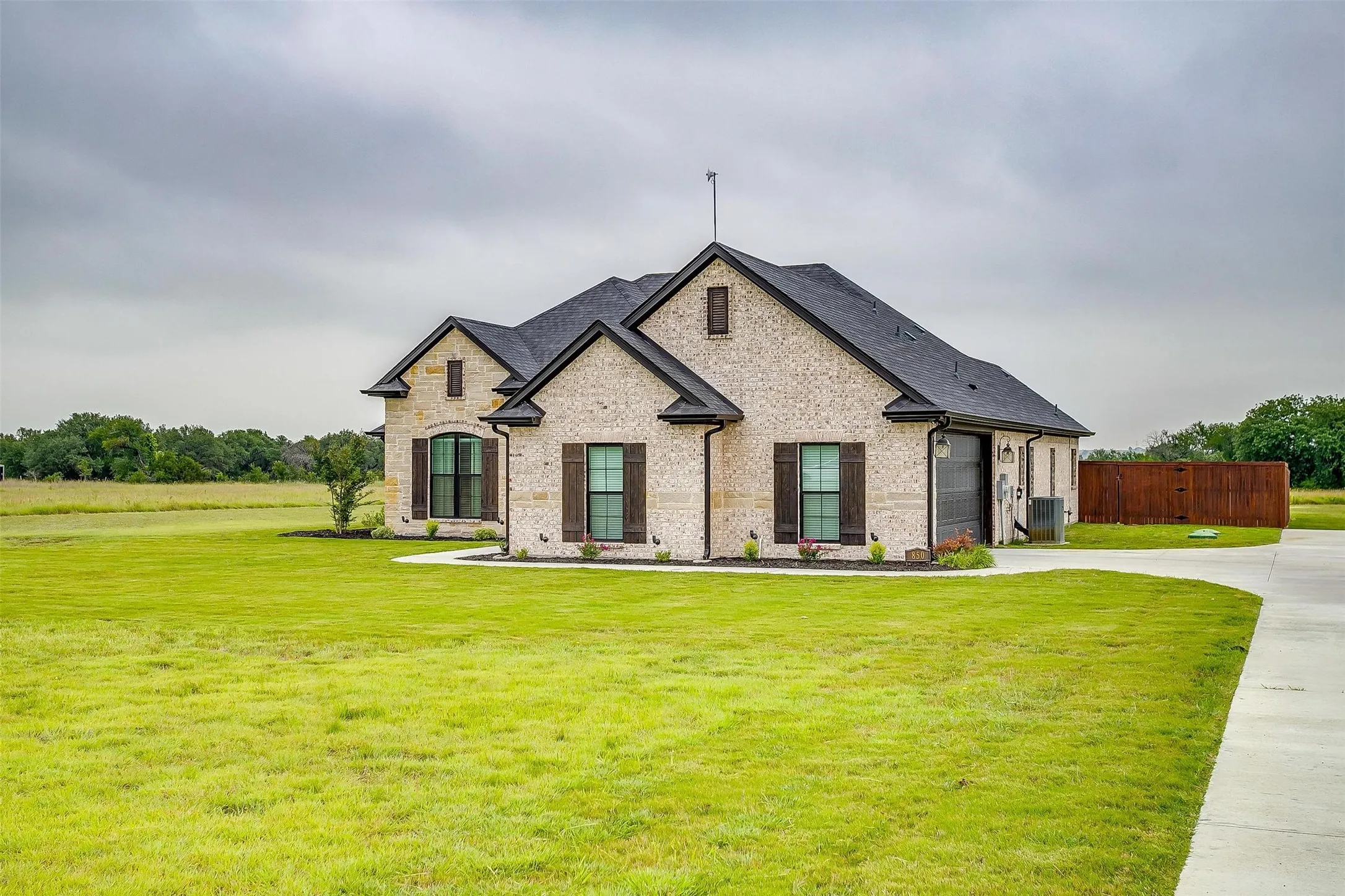 Single Family Residence For Sale in Parker County , 850 Mcclendon Walker Road, Aledo, Texas 76008, 3 Bedroom, 3 Bathroom, 2 Garage spaces, 1,820 Sqft, built in 2021, Preowned, mls#21254158, Real Estate Agent in Aledo, Homes For Sale in Parker county, Homes For Sale in Aledo, Realtor in Aledo Texas, Real Estate Brokerage Independent Realty Texas, Luminita Cordes Realtor
