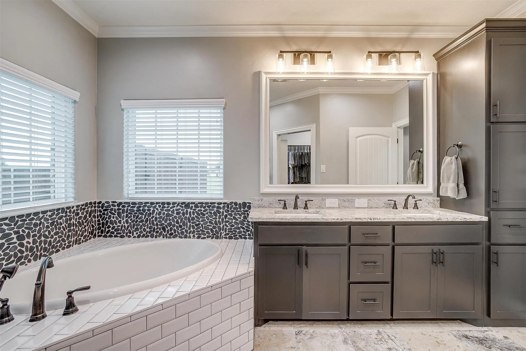 Single Family Residence For Sale in Parker County , 850 Mcclendon Walker Road, Aledo, Texas 76008, 3 Bedroom, 3 Bathroom, 2 Garage spaces, 1,820 Sqft, built in 2021, Preowned, mls#21254158, Real Estate Agent in Aledo, Homes For Sale in Parker county, Homes For Sale in Aledo, Realtor in Aledo Texas, Real Estate Brokerage Independent Realty Texas, Luminita Cordes Realtor