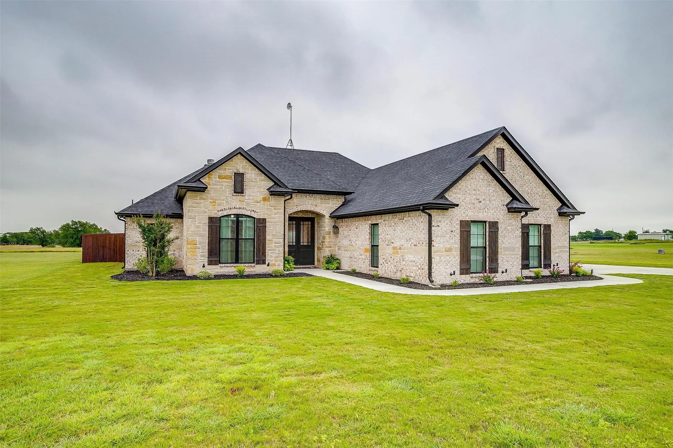Single Family Residence For Sale in Parker County , 850 Mcclendon Walker Road, Aledo, Texas 76008, 3 Bedroom, 3 Bathroom, 2 Garage spaces, 1,820 Sqft, built in 2021, Preowned, mls#21254158, Real Estate Agent in Aledo, Homes For Sale in Parker county, Homes For Sale in Aledo, Realtor in Aledo Texas, Real Estate Brokerage Independent Realty Texas, Luminita Cordes Realtor