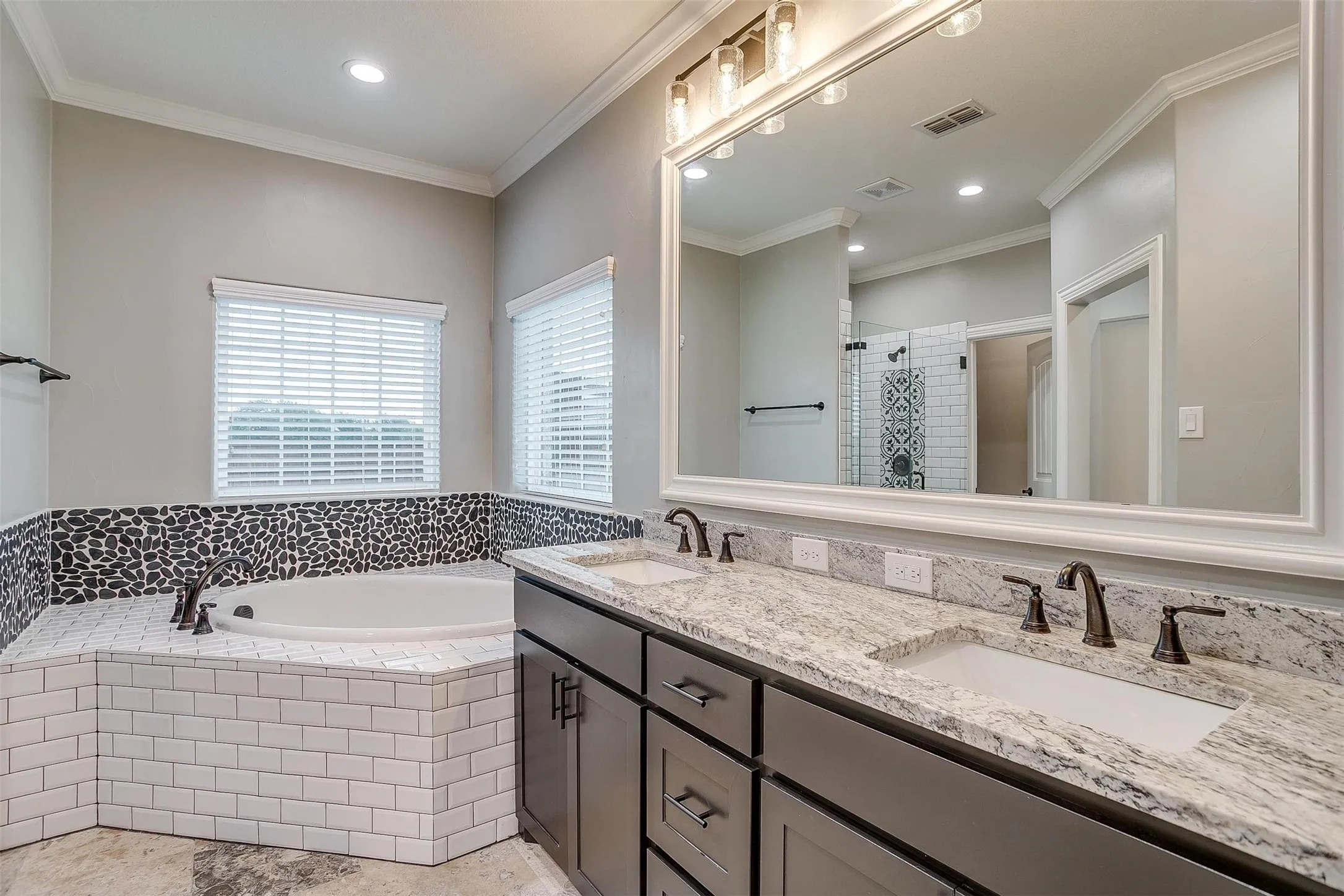Single Family Residence For Sale in Parker County , 850 Mcclendon Walker Road, Aledo, Texas 76008, 3 Bedroom, 3 Bathroom, 2 Garage spaces, 1,820 Sqft, built in 2021, Preowned, mls#21254158, Real Estate Agent in Aledo, Homes For Sale in Parker county, Homes For Sale in Aledo, Realtor in Aledo Texas, Real Estate Brokerage Independent Realty Texas, Luminita Cordes Realtor