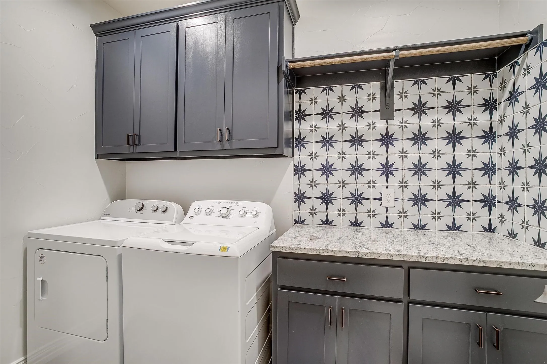 Single Family Residence For Sale in Parker County , 850 Mcclendon Walker Road, Aledo, Texas 76008, 3 Bedroom, 3 Bathroom, 2 Garage spaces, 1,820 Sqft, built in 2021, Preowned, mls#21254158, Real Estate Agent in Aledo, Homes For Sale in Parker county, Homes For Sale in Aledo, Realtor in Aledo Texas, Real Estate Brokerage Independent Realty Texas, Luminita Cordes Realtor
