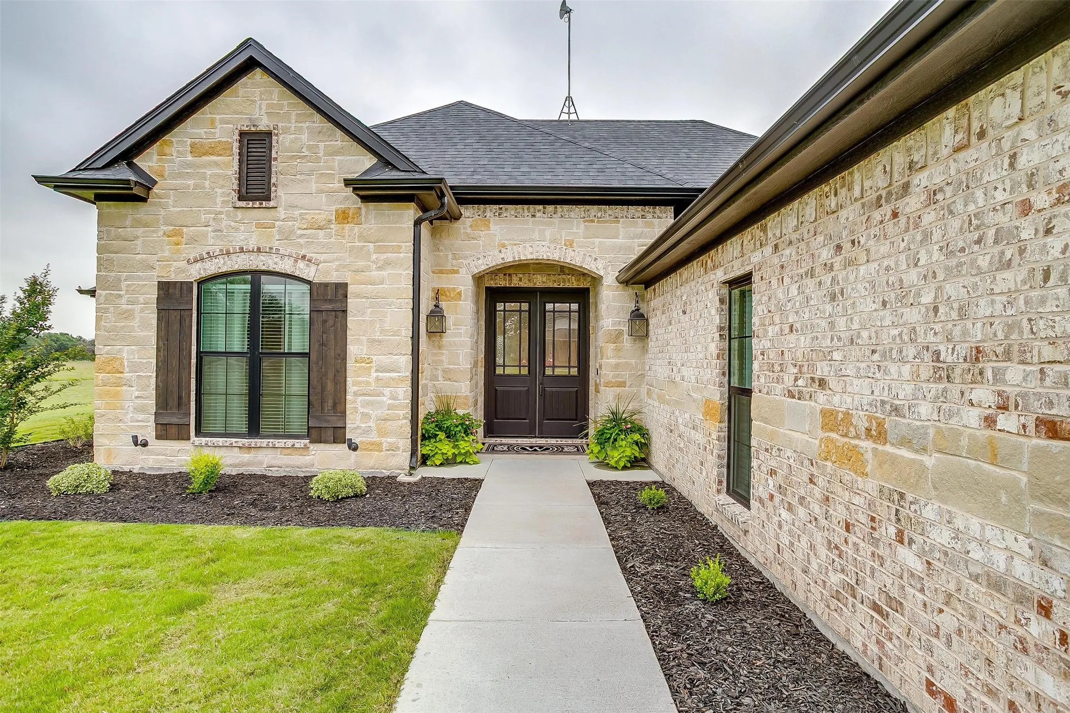 Single Family Residence For Sale in Parker County , 850 Mcclendon Walker Road, Aledo, Texas 76008, 3 Bedroom, 3 Bathroom, 2 Garage spaces, 1,820 Sqft, built in 2021, Preowned, mls#21254158, Real Estate Agent in Aledo, Homes For Sale in Parker county, Homes For Sale in Aledo, Realtor in Aledo Texas, Real Estate Brokerage Independent Realty Texas, Luminita Cordes Realtor