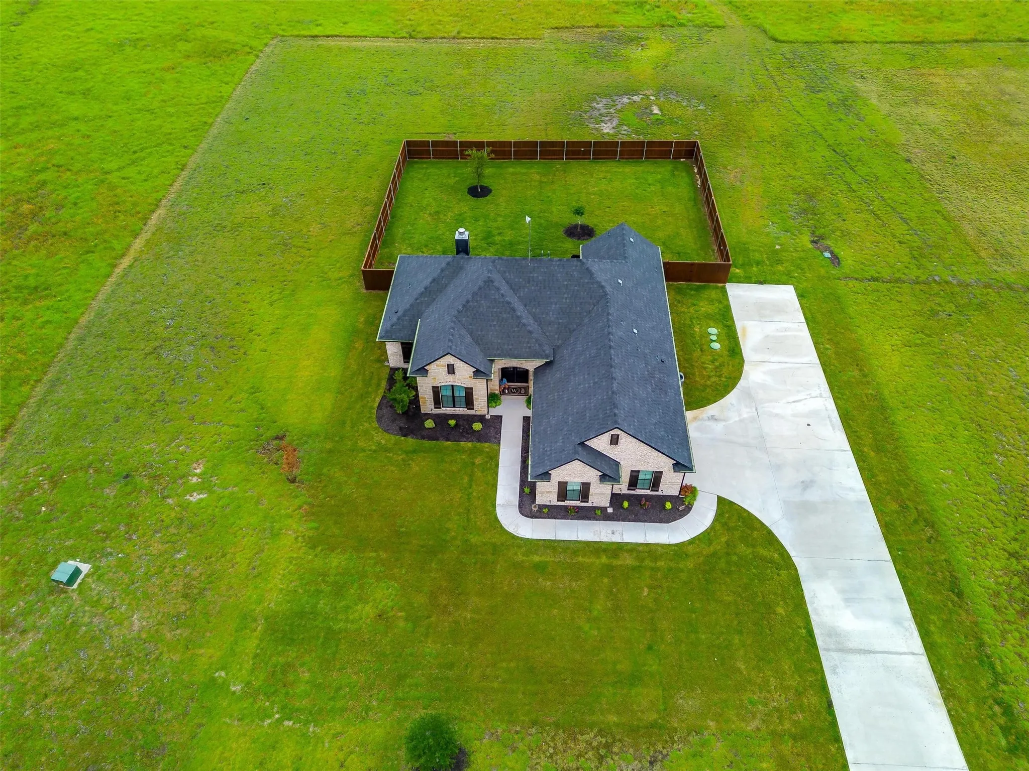 Single Family Residence For Sale in Parker County , 850 Mcclendon Walker Road, Aledo, Texas 76008, 3 Bedroom, 3 Bathroom, 2 Garage spaces, 1,820 Sqft, built in 2021, Preowned, mls#21254158, Real Estate Agent in Aledo, Homes For Sale in Parker county, Homes For Sale in Aledo, Realtor in Aledo Texas, Real Estate Brokerage Independent Realty Texas, Luminita Cordes Realtor