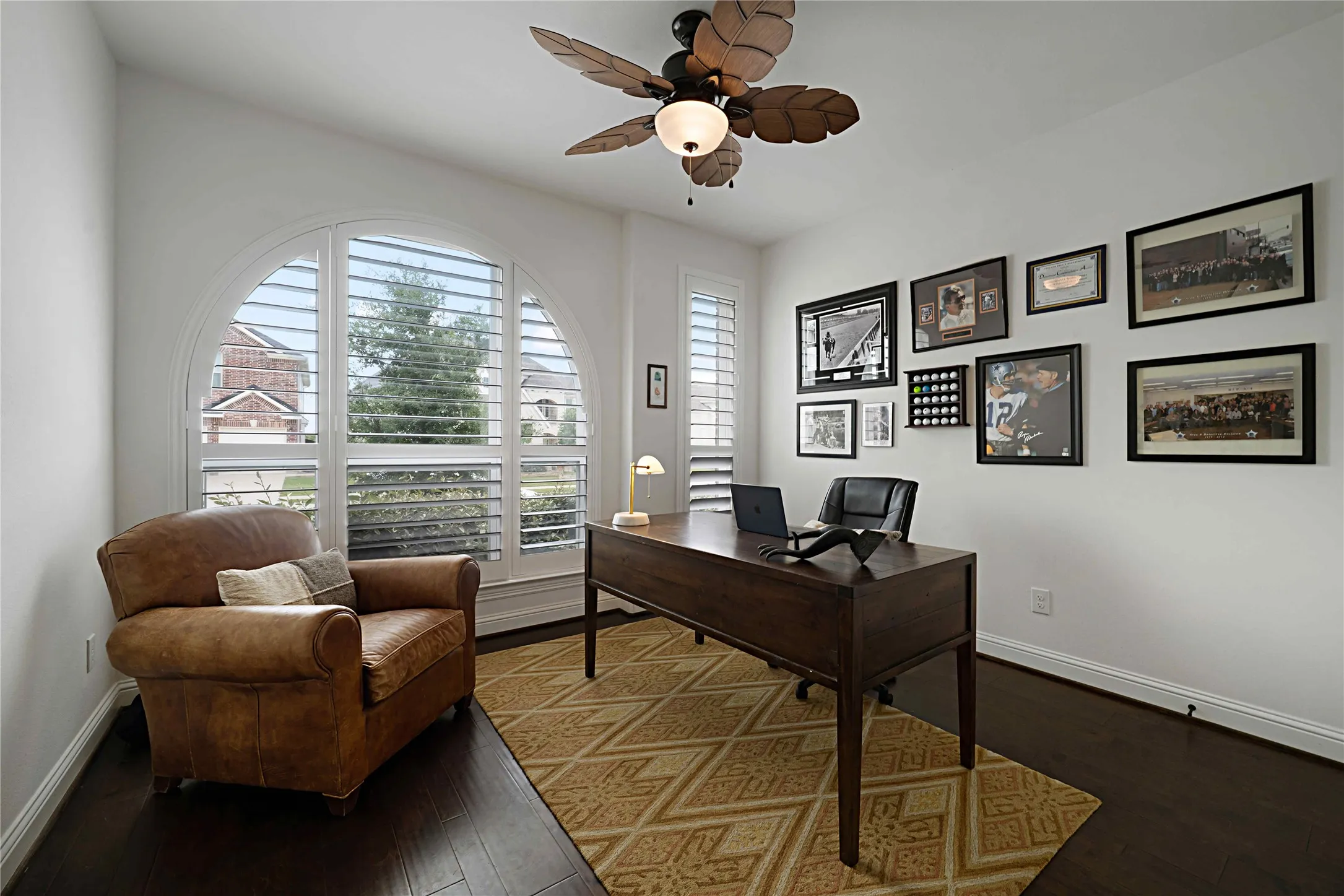 Single Family Residence For Sale in Denton County , 1204 Frisco Hills Boulevard, Little Elm, Texas 75068, 5 Bedroom, 5 Bathroom, 2 Garage spaces, 3,643 Sqft, built in 2022, mls#21254186, Real Estate Agent in Little Elm, Homes For Sale in Denton county, Homes For Sale in Little Elm, Realtor in Little Elm Texas, Real Estate Brokerage Independent Realty Texas, Luminita Cordes Realtor