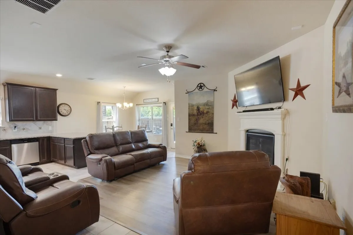 Single Family Residence For Sale in Collin County , 1125 Elizabeth Street, Anna, Texas 75409, 4 Bedroom, 2 Bathroom, 2 Garage spaces, 1,628 Sqft, built in 2017, mls#21254401, Real Estate Agent in Anna, Homes For Sale in Collin county, Homes For Sale in Anna, Realtor in Anna Texas, Real Estate Brokerage Independent Realty Texas, Luminita Cordes Realtor