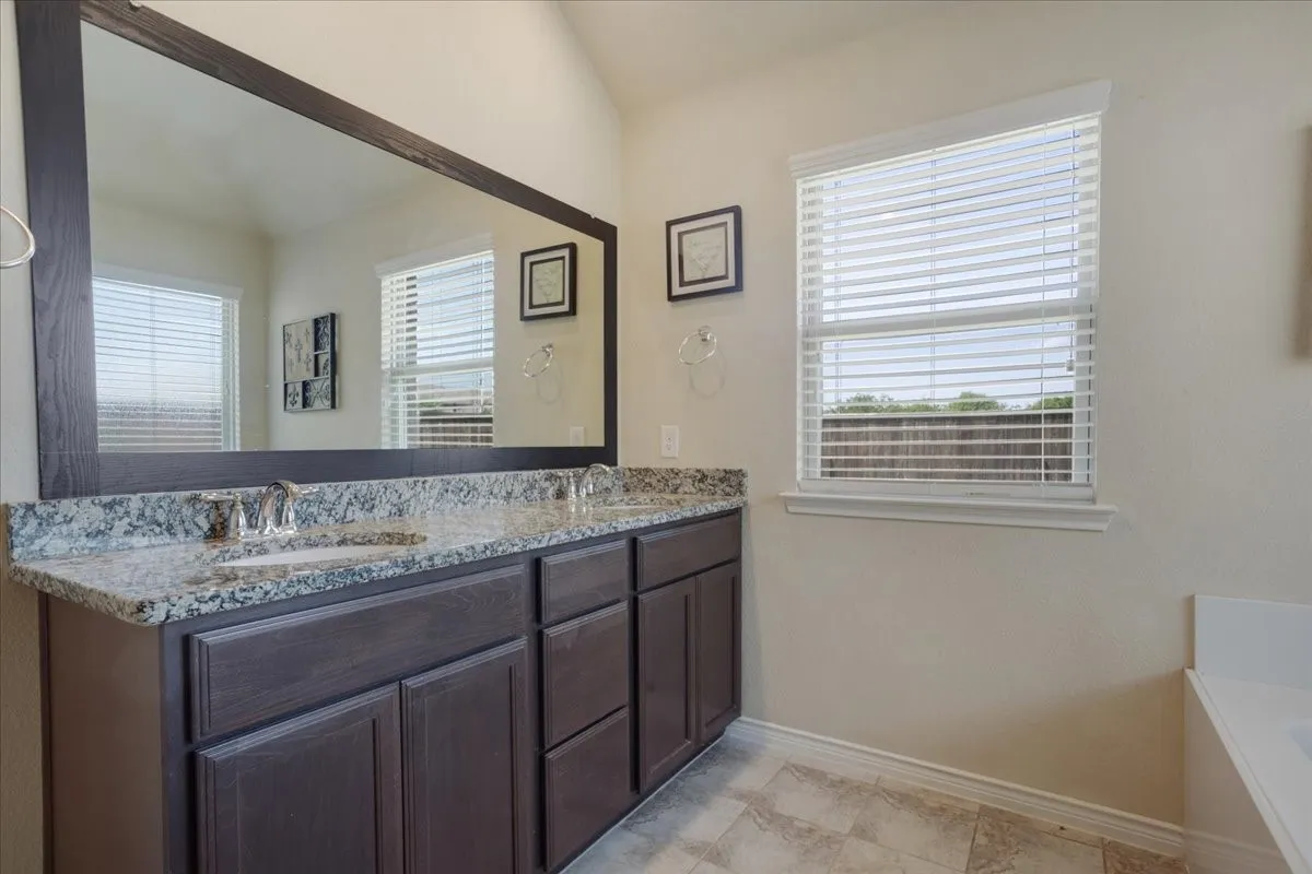 Single Family Residence For Sale in Collin County , 1125 Elizabeth Street, Anna, Texas 75409, 4 Bedroom, 2 Bathroom, 2 Garage spaces, 1,628 Sqft, built in 2017, mls#21254401, Real Estate Agent in Anna, Homes For Sale in Collin county, Homes For Sale in Anna, Realtor in Anna Texas, Real Estate Brokerage Independent Realty Texas, Luminita Cordes Realtor