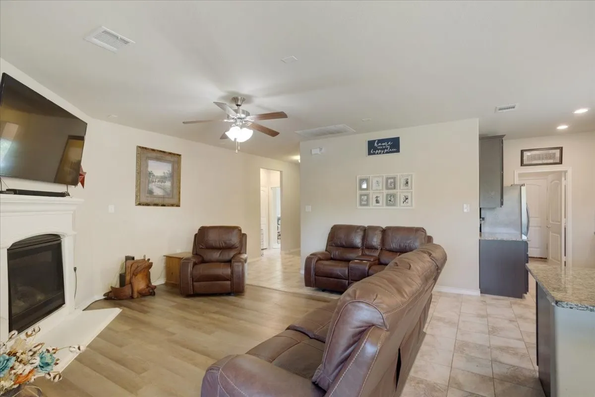 Single Family Residence For Sale in Collin County , 1125 Elizabeth Street, Anna, Texas 75409, 4 Bedroom, 2 Bathroom, 2 Garage spaces, 1,628 Sqft, built in 2017, mls#21254401, Real Estate Agent in Anna, Homes For Sale in Collin county, Homes For Sale in Anna, Realtor in Anna Texas, Real Estate Brokerage Independent Realty Texas, Luminita Cordes Realtor